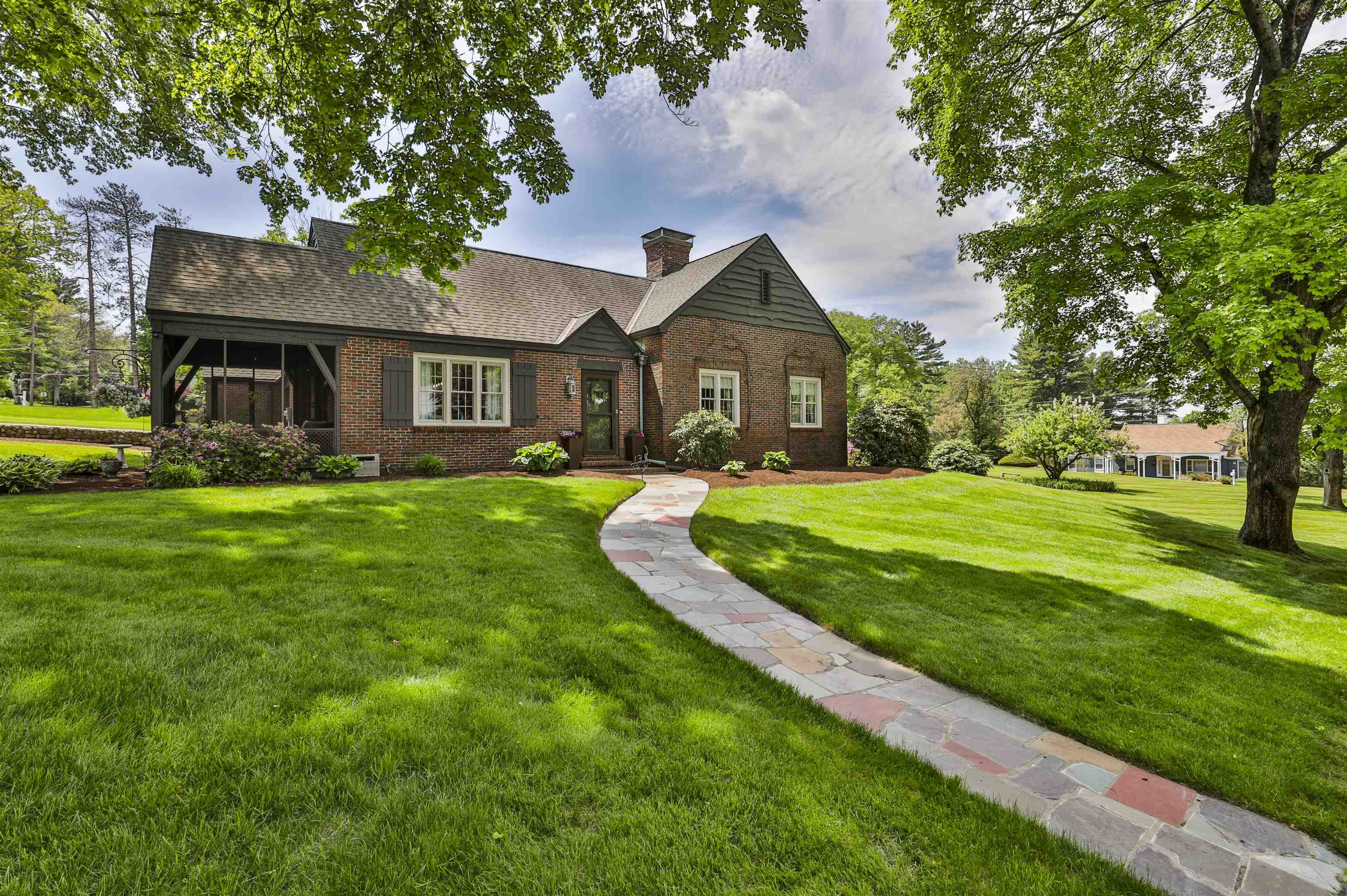 135 Ridge Rd, Manchester, NH 03104
