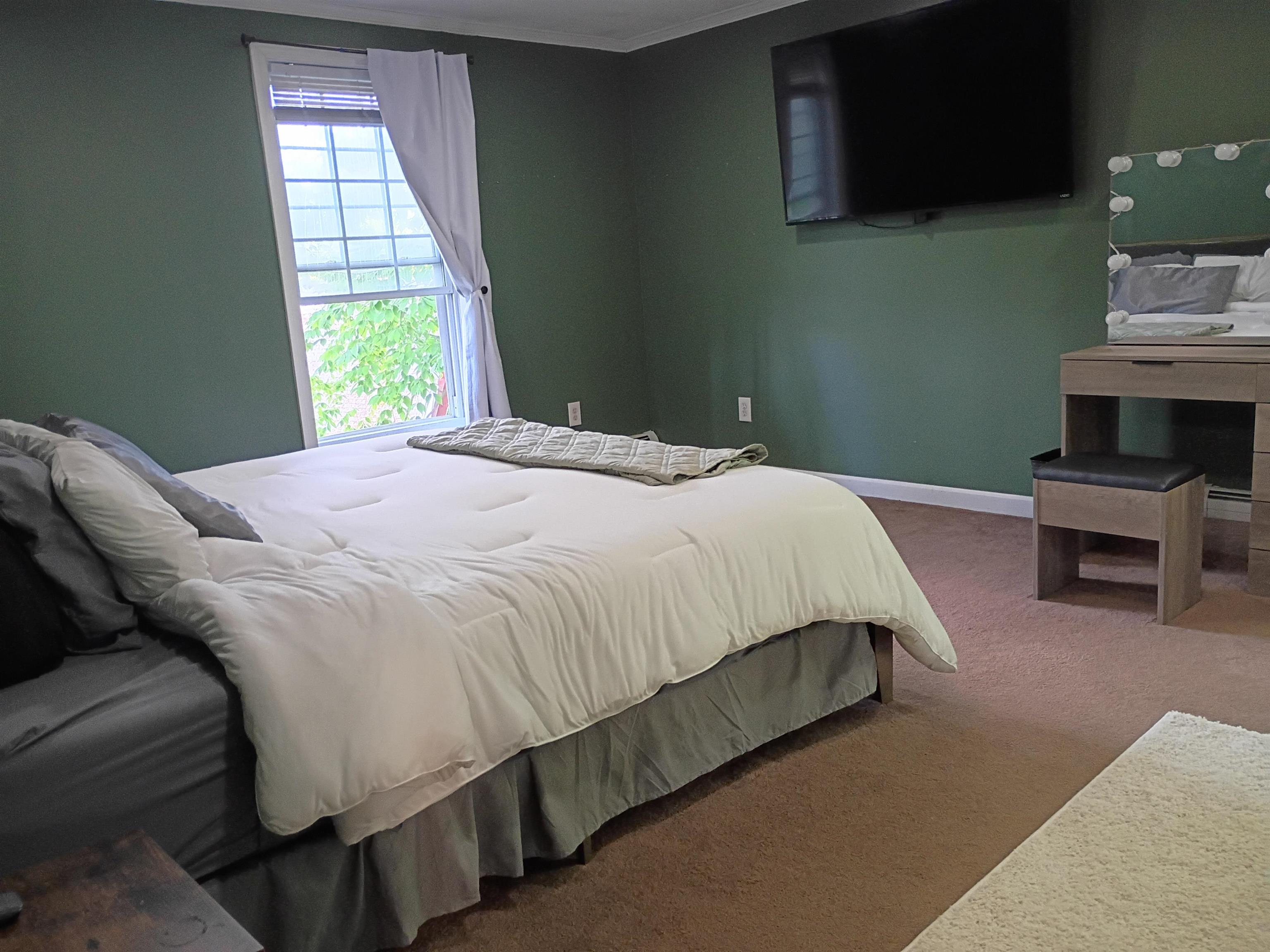 6 Friar Tuck Rd, Canterbury, NH 03224