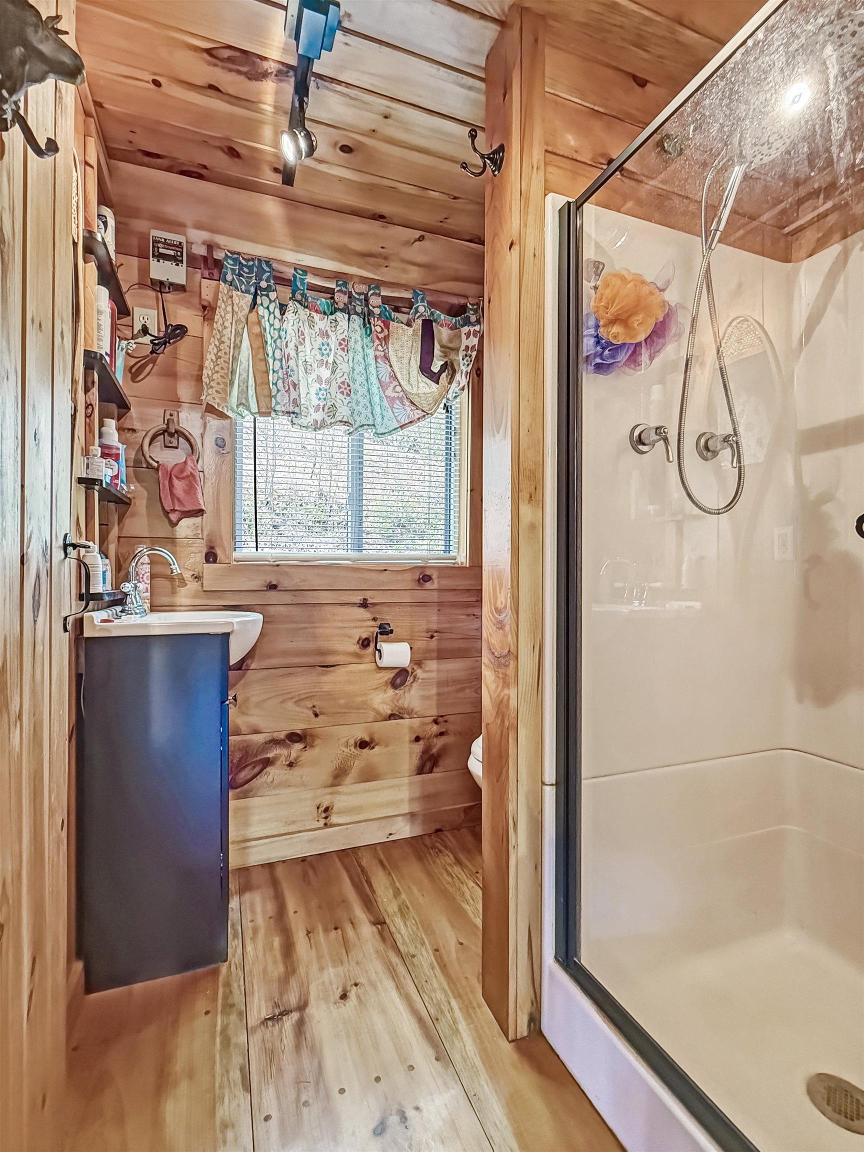 36 Moss Dr, Stewartstown, NH 03576