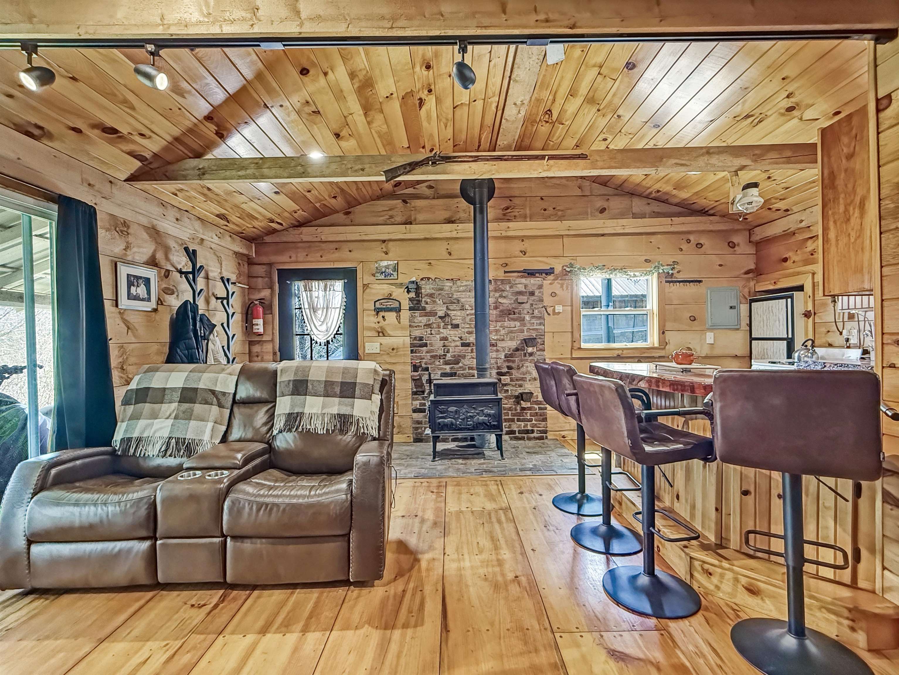 36 Moss Dr, Stewartstown, NH 03576