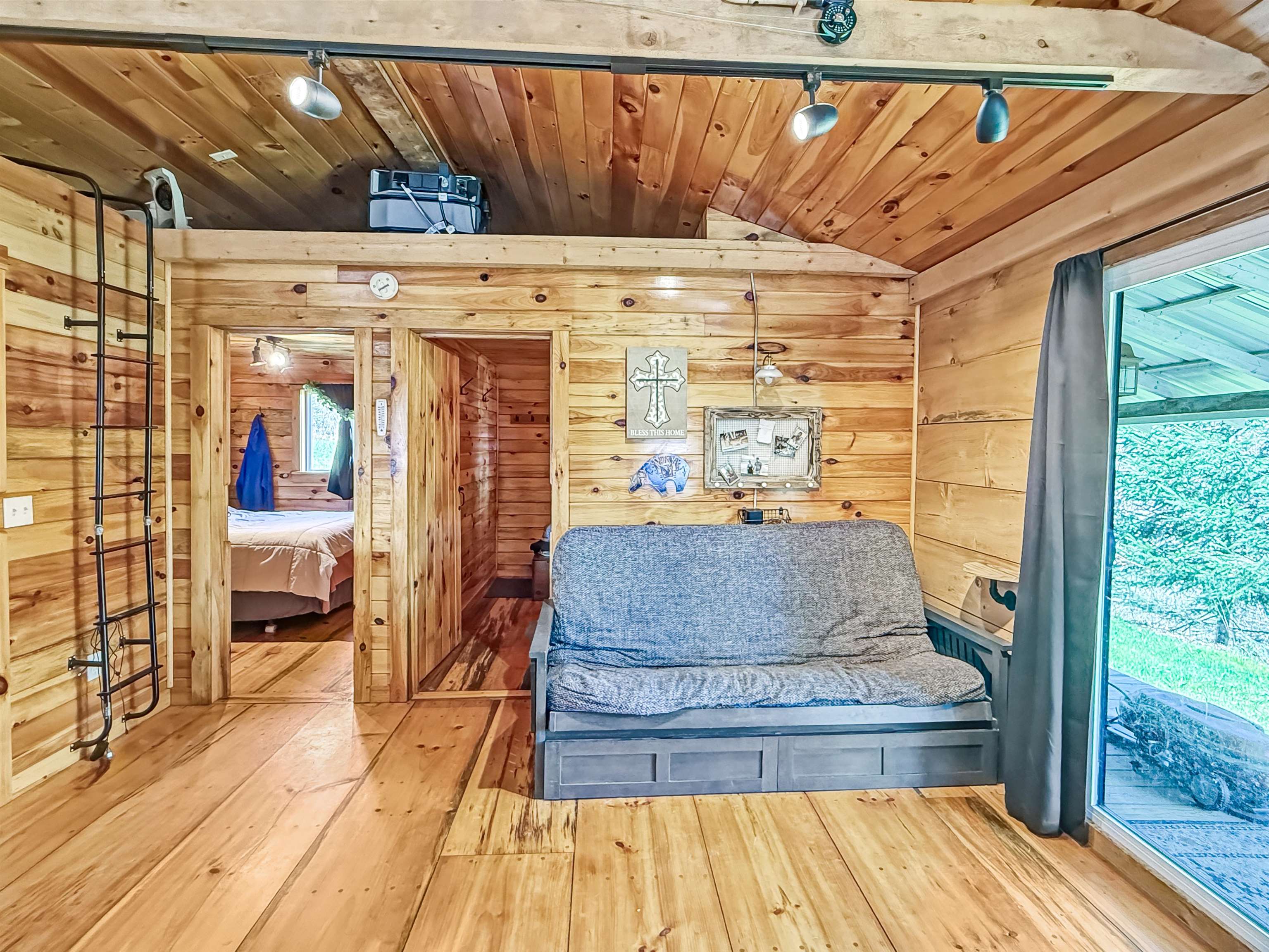 36 Moss Dr, Stewartstown, NH 03576