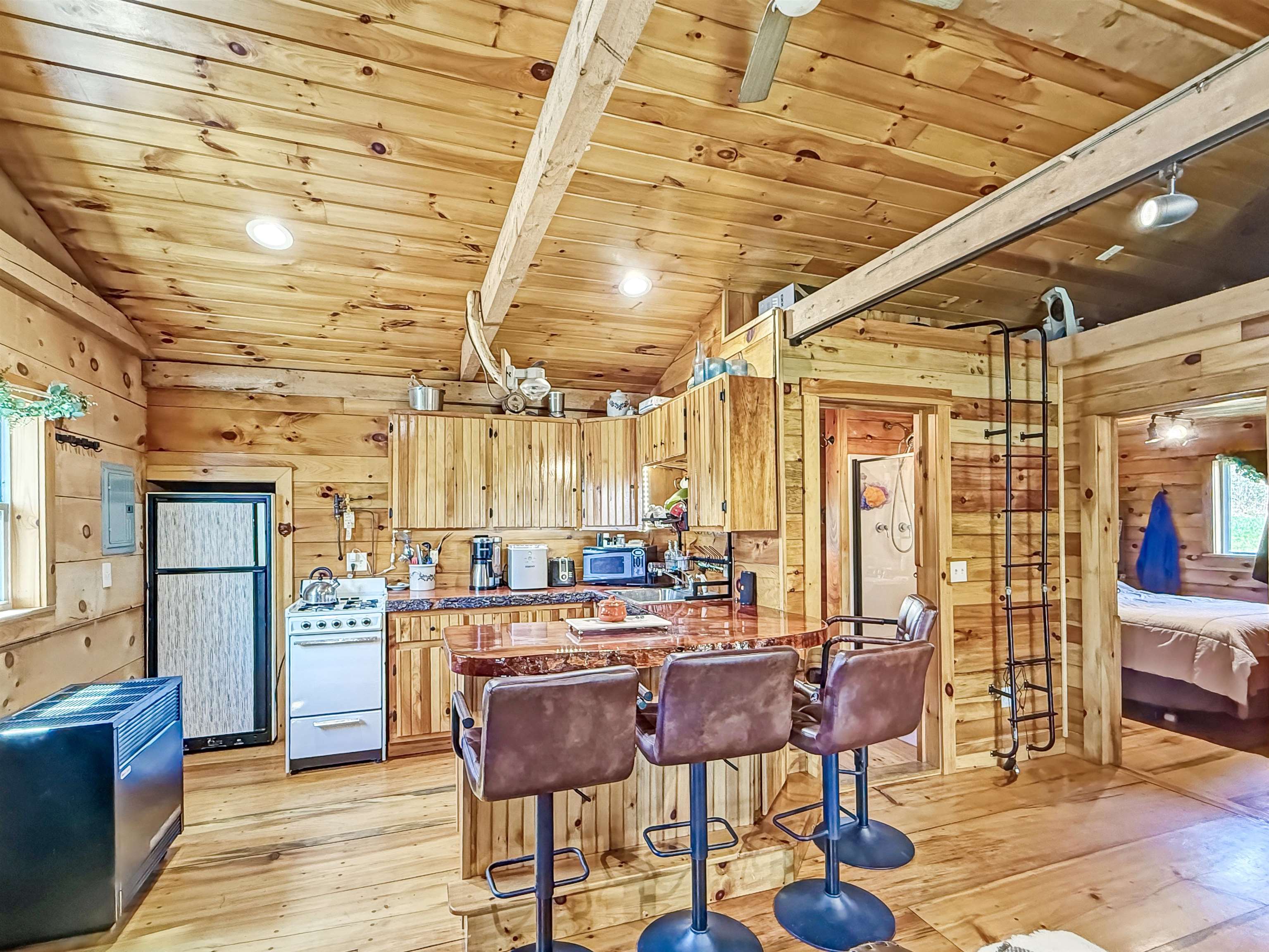 36 Moss Dr, Stewartstown, NH 03576