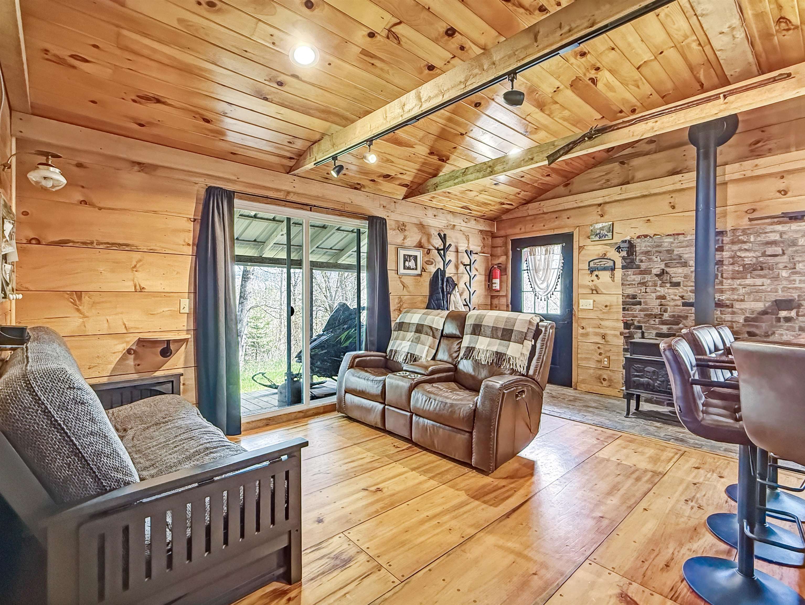 36 Moss Dr, Stewartstown, NH 03576
