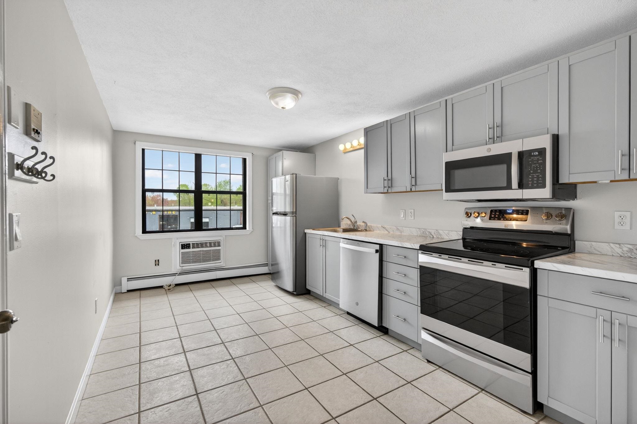 48 Westville Rd, Plaistow, NH 03865
