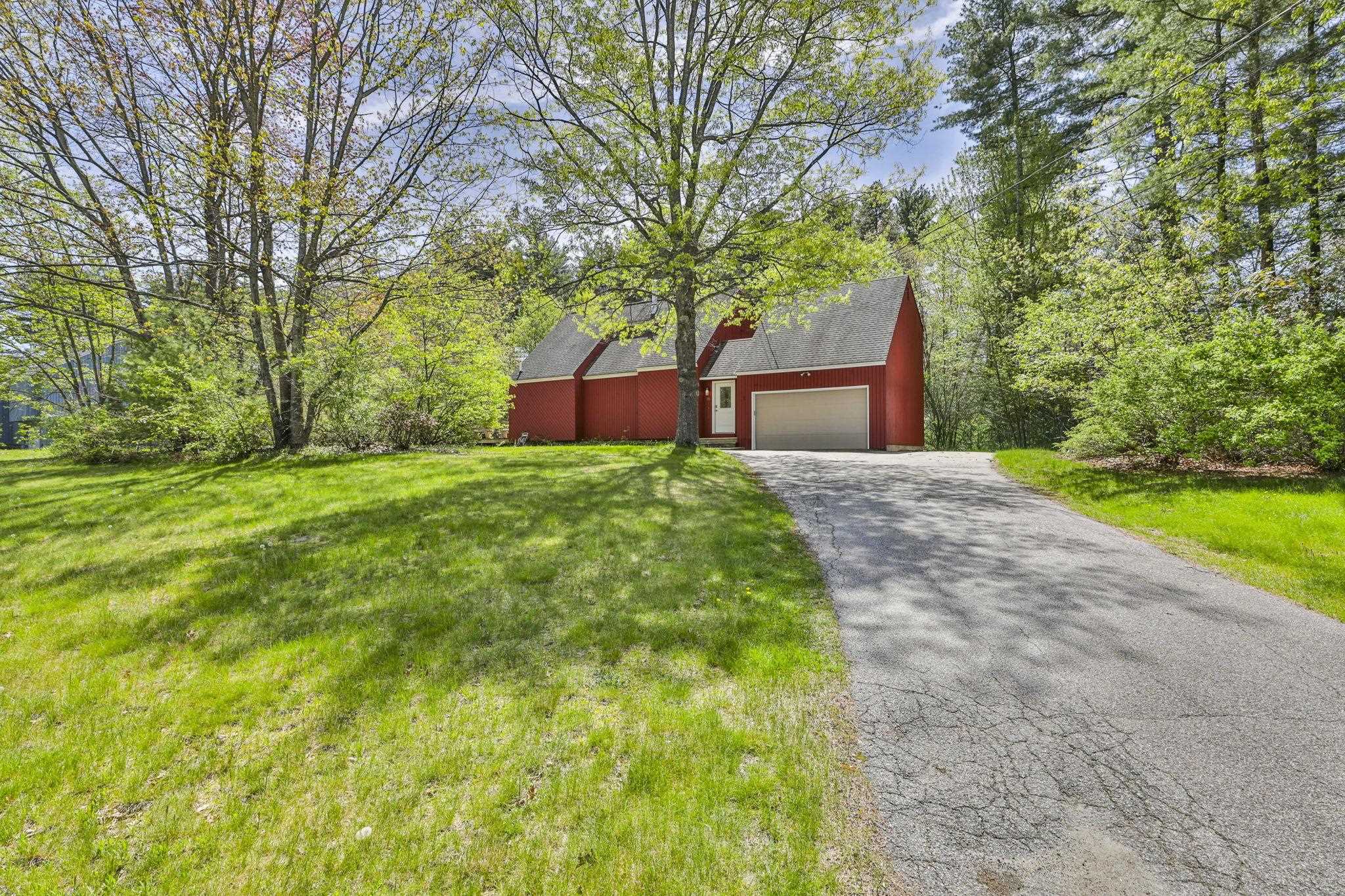 21 St Laurent Dr, Hudson, NH 03051