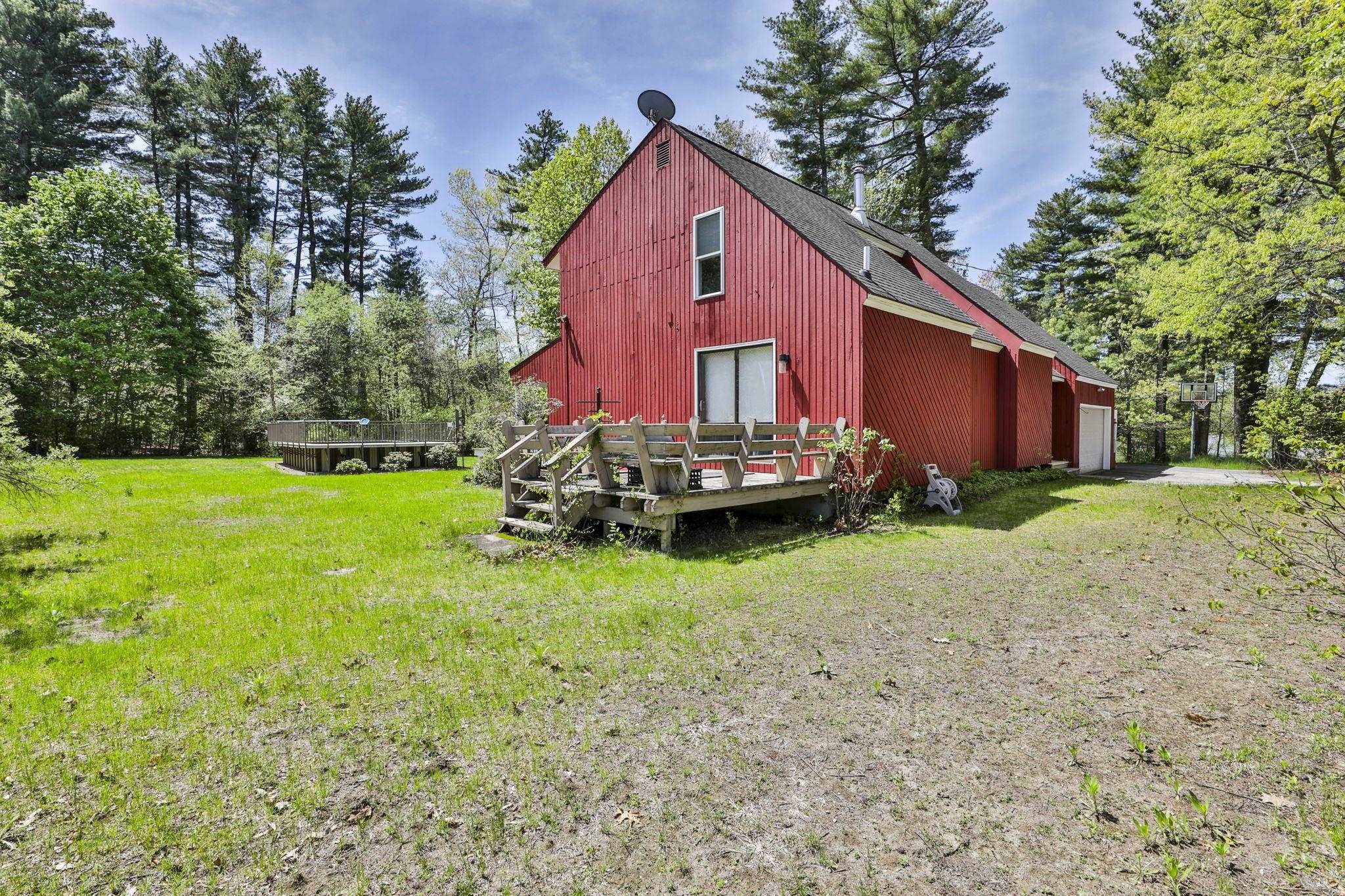 21 St Laurent Dr, Hudson, NH 03051