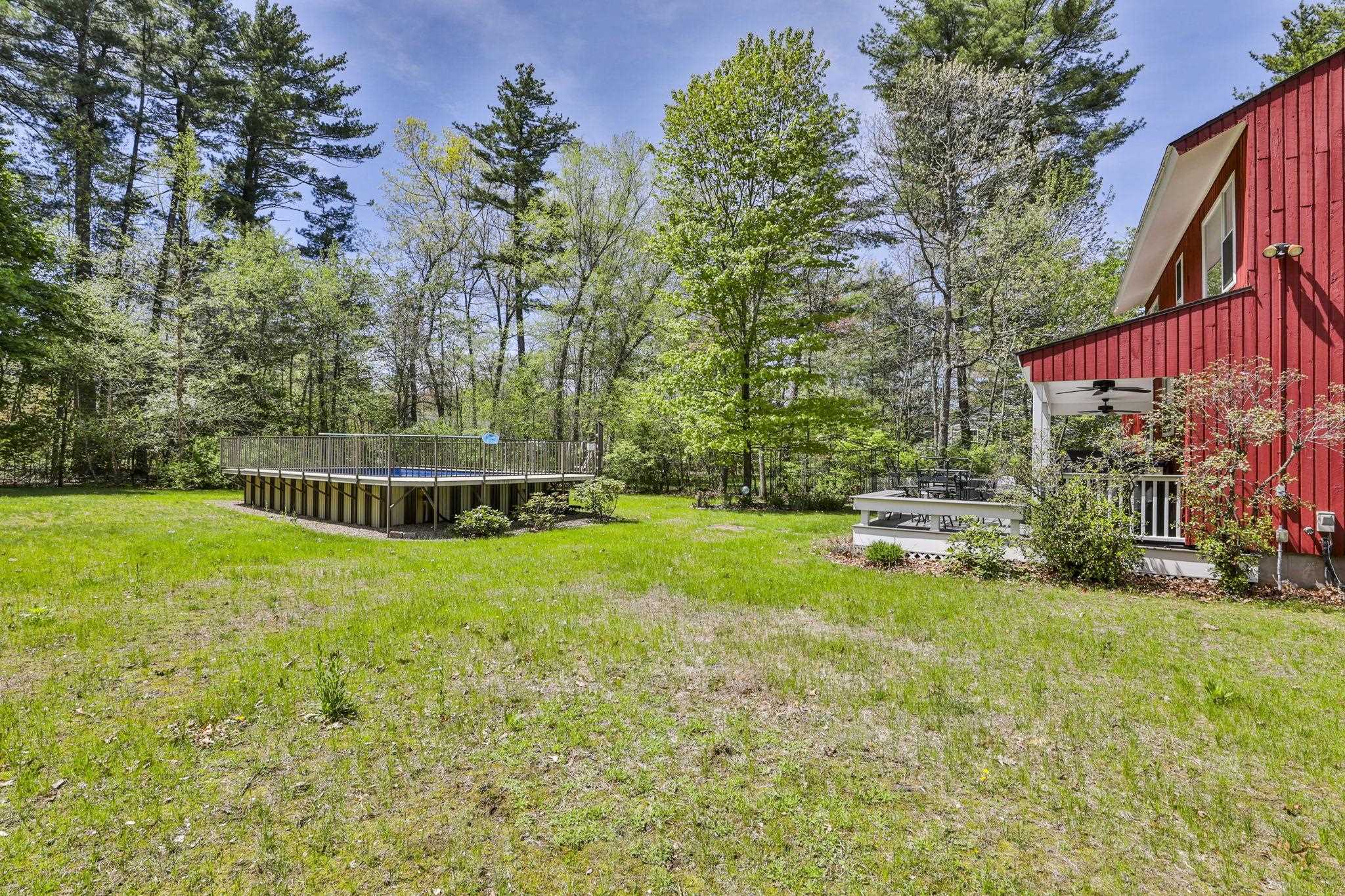 21 St Laurent Dr, Hudson, NH 03051