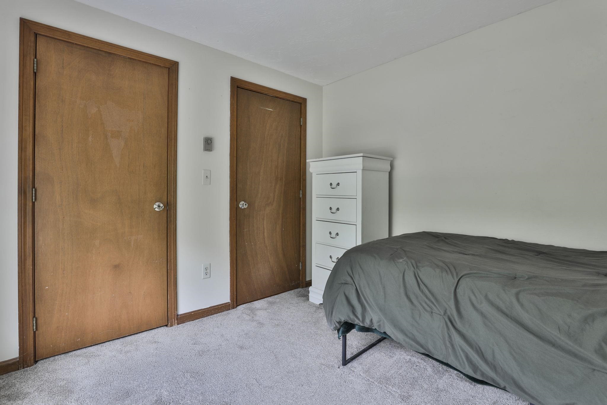 21 St Laurent Dr, Hudson, NH 03051