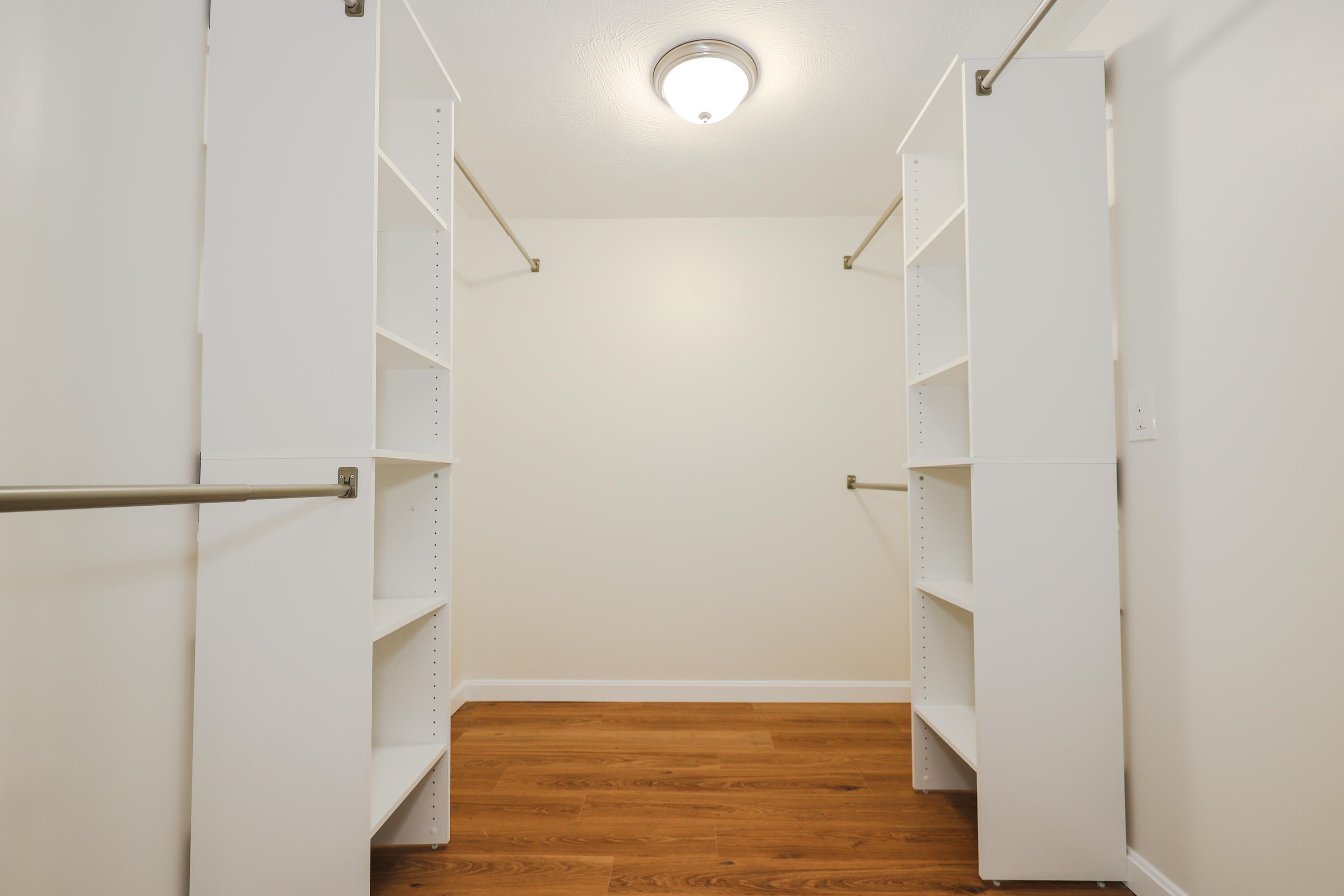 Primary walk-in closet 25288162