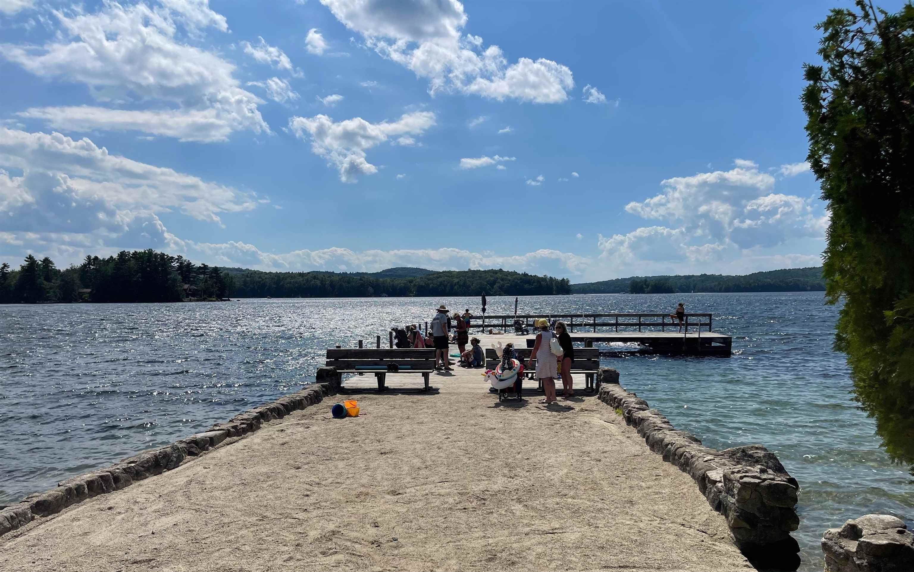 Community Pier 25289179