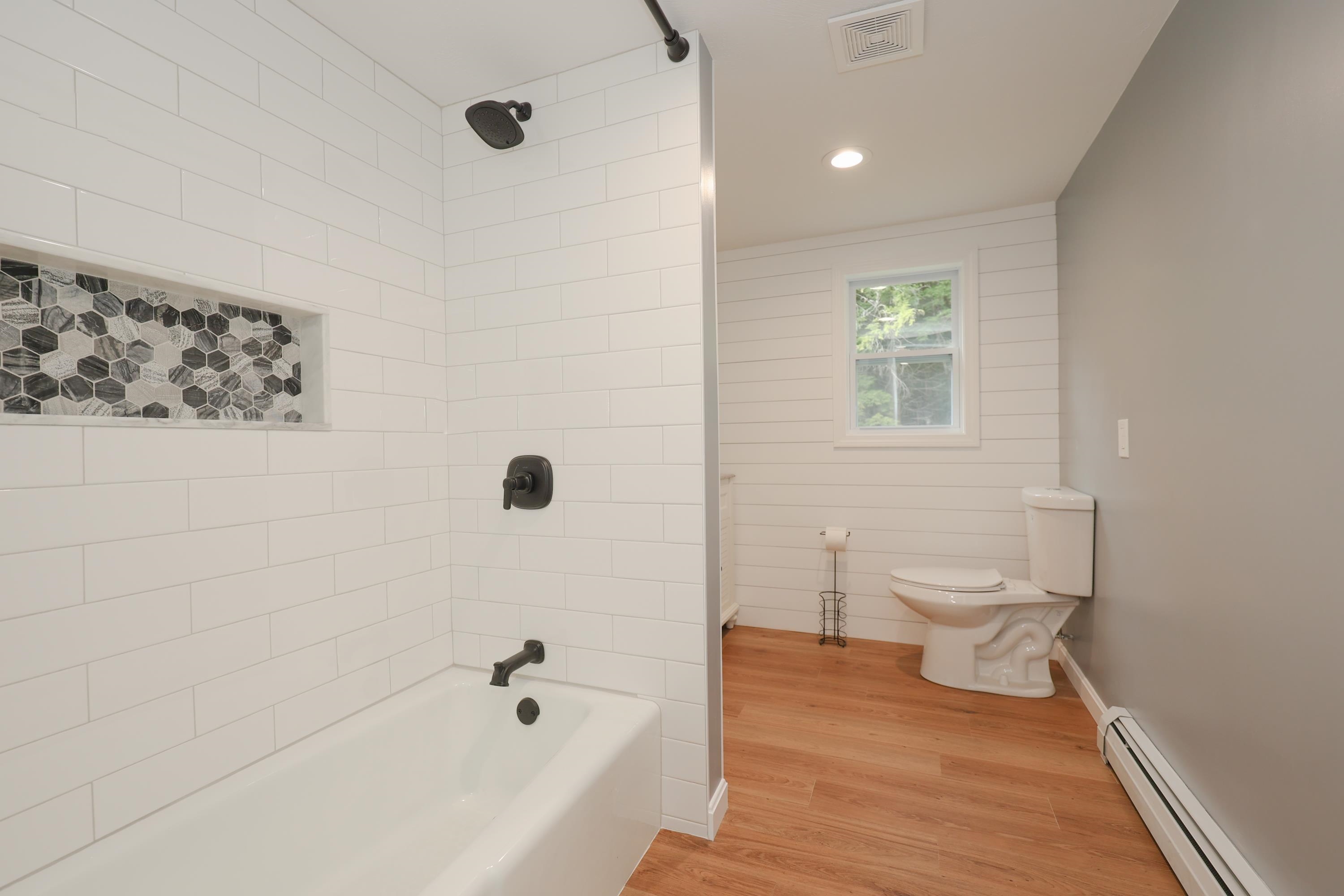 1st floor tub/shower 25293410