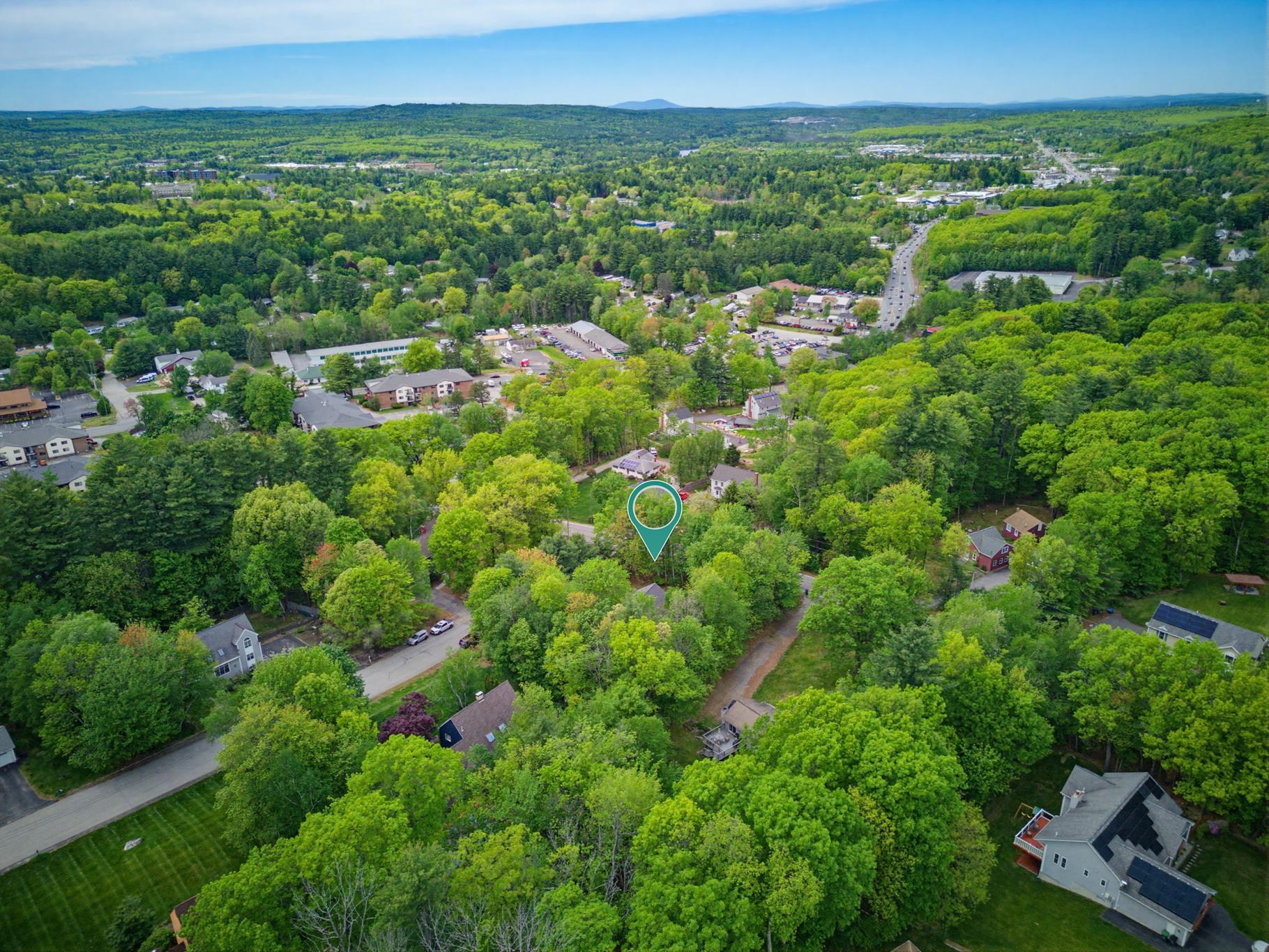 2 Arthur Ave, Hooksett, NH 03106