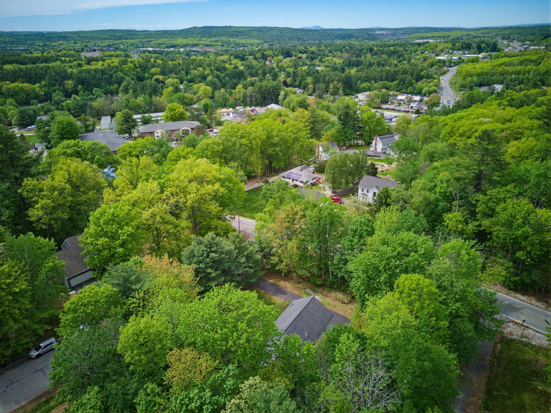 2 Arthur Ave, Hooksett, NH 03106