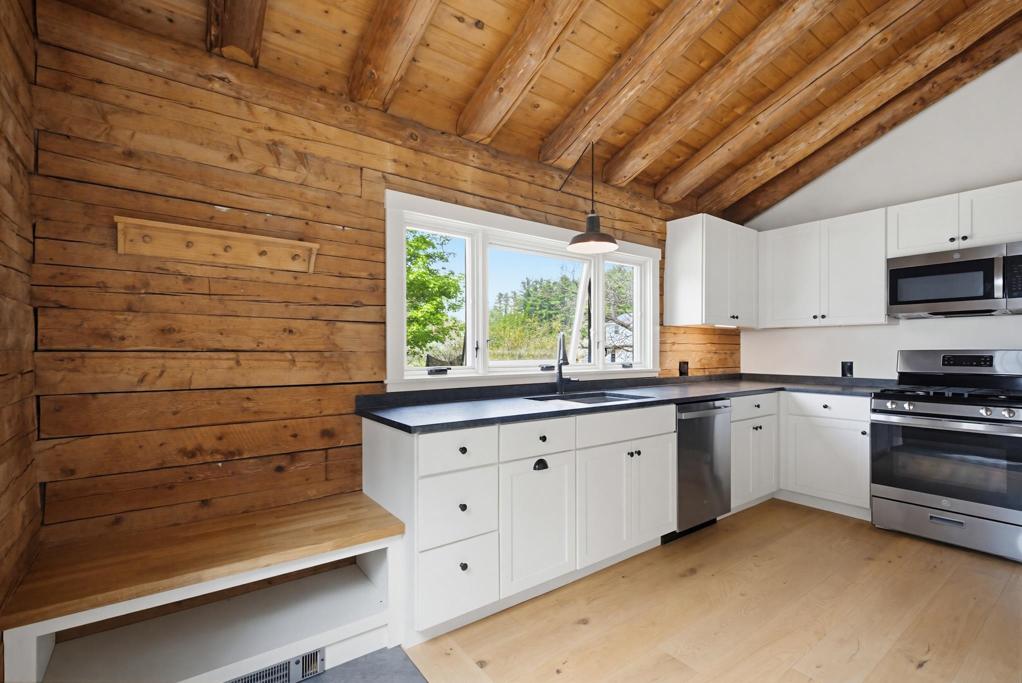 84 New Hampton Rd, Franklin, NH 03235
