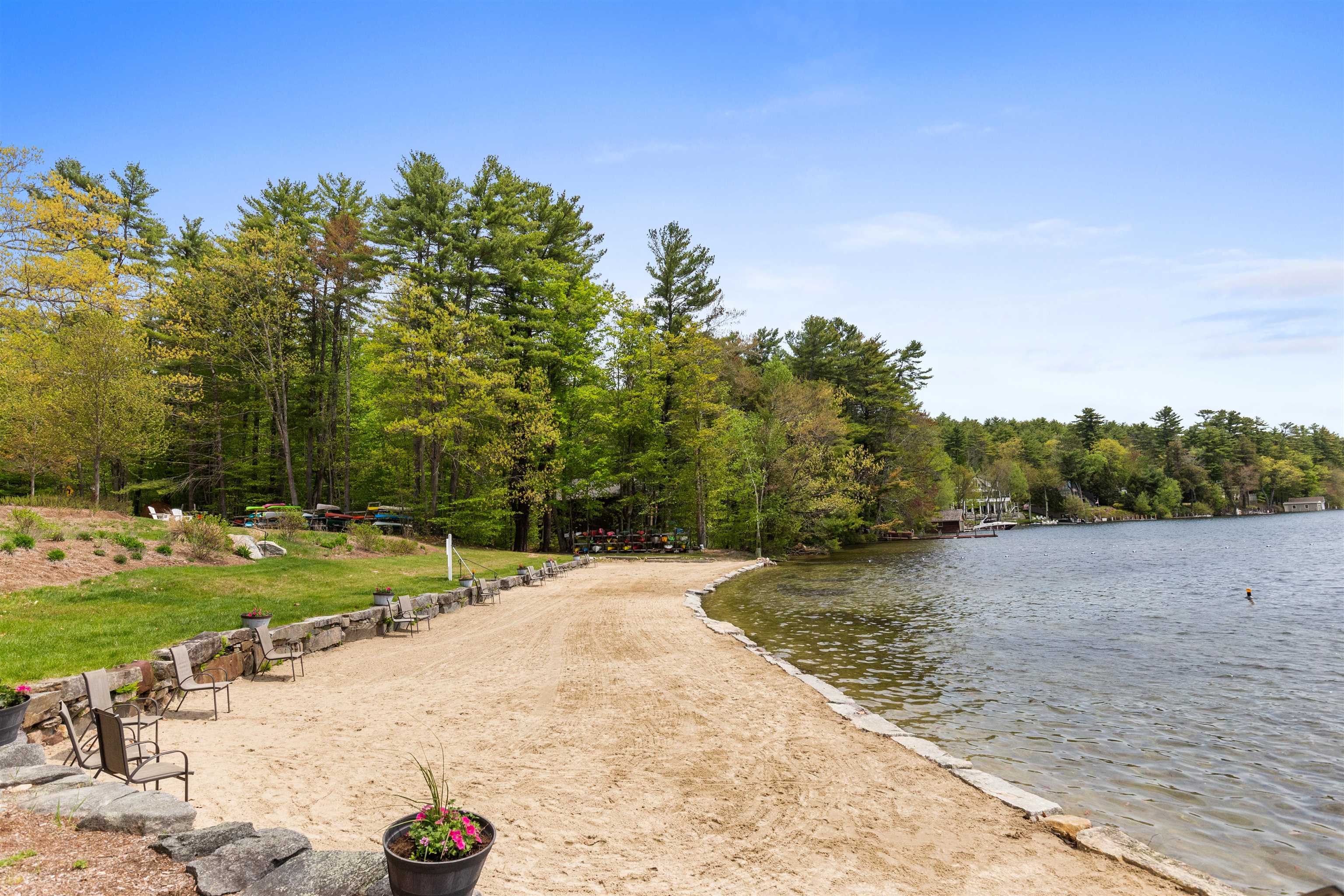 4 Ledley Ln, Meredith, NH 03253