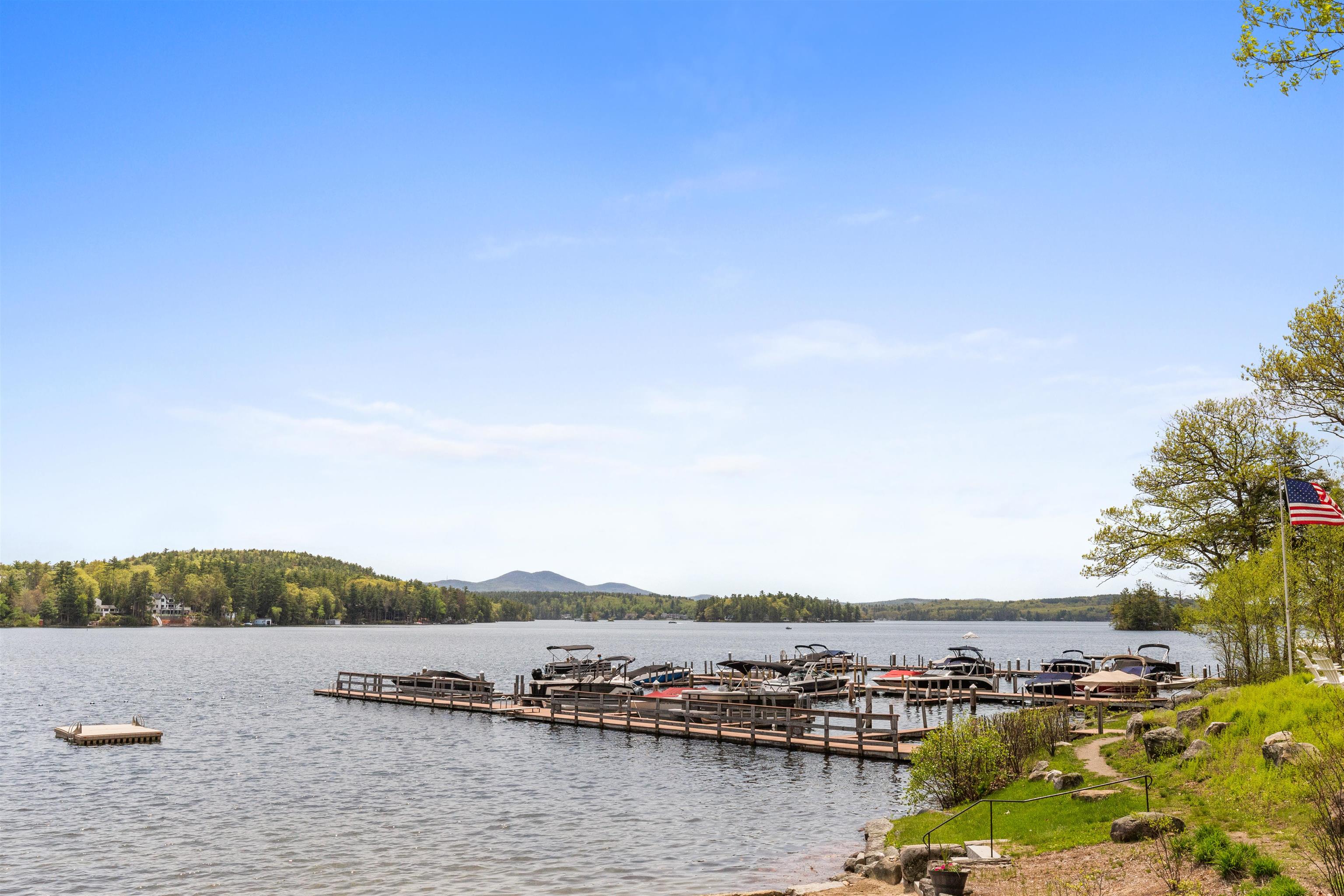 4 Ledley Ln, Meredith, NH 03253