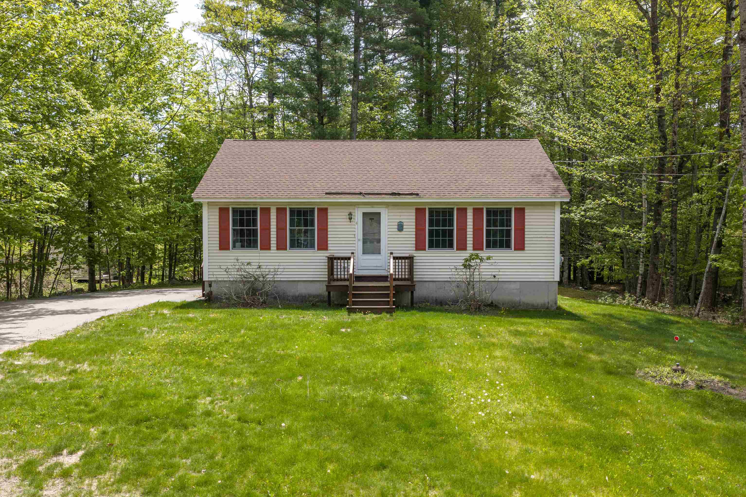 4 Ledley Ln, Meredith, NH 03253