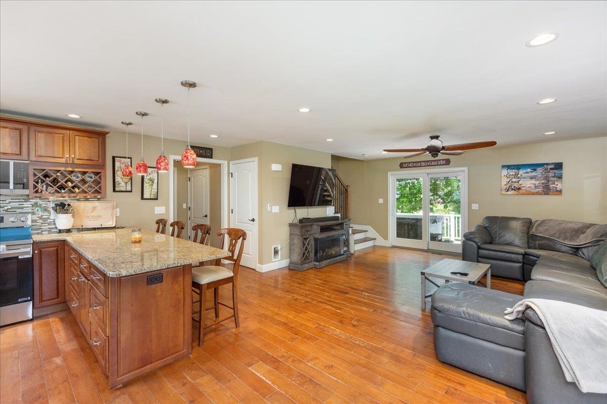 3 12 Kimball Ave, Plaistow, NH 03865