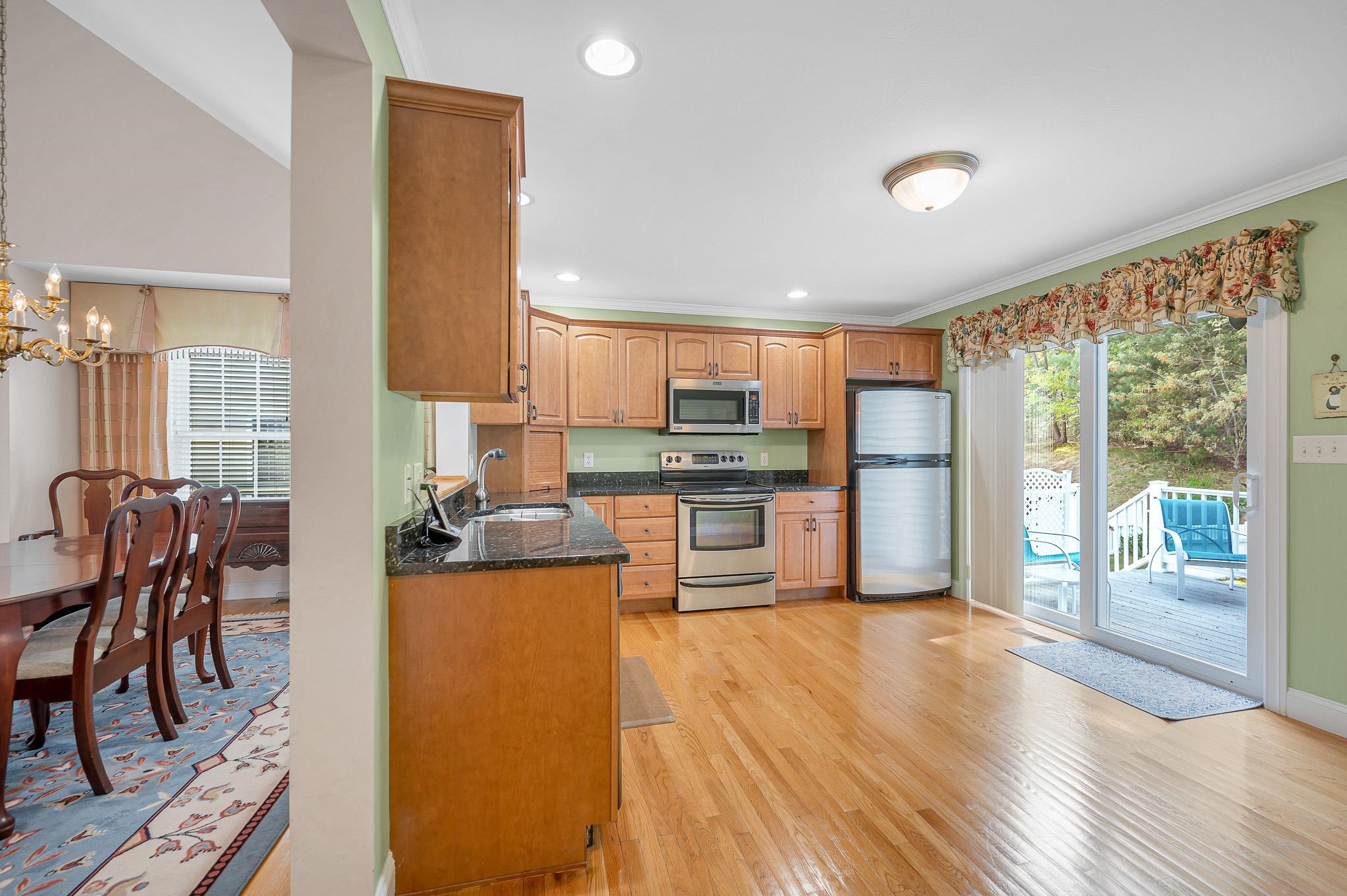 22 Town Village Dr, Salem, NH 03079