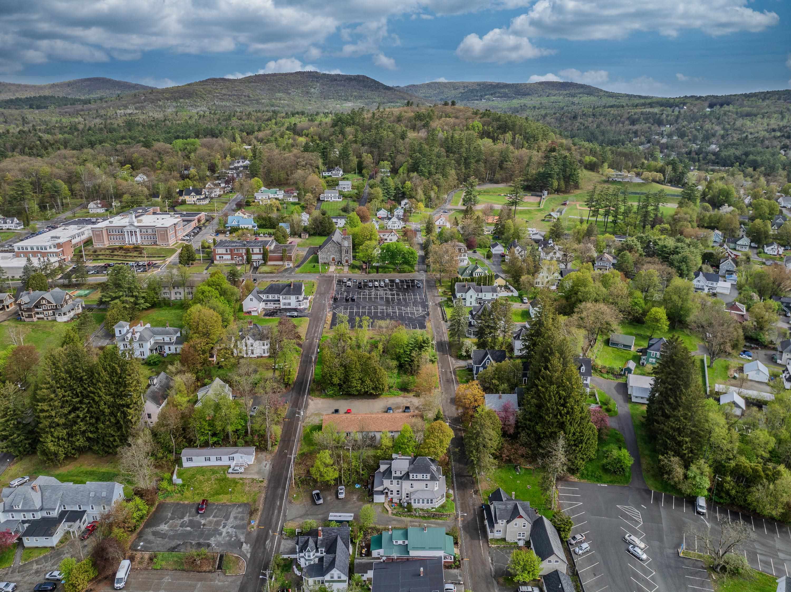 35 Jackson St, Littleton, NH 03561