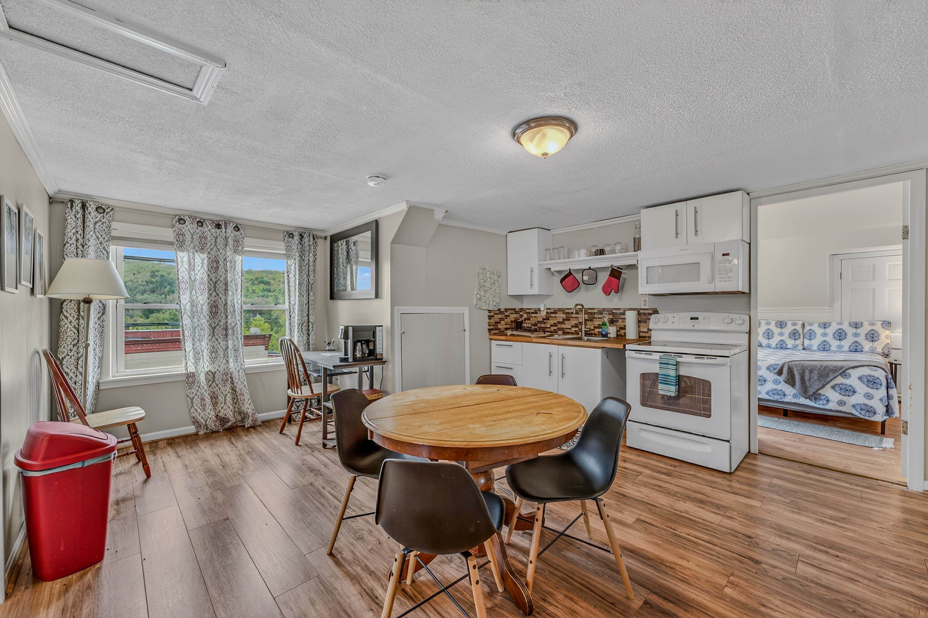 35 Jackson St, Littleton, NH 03561