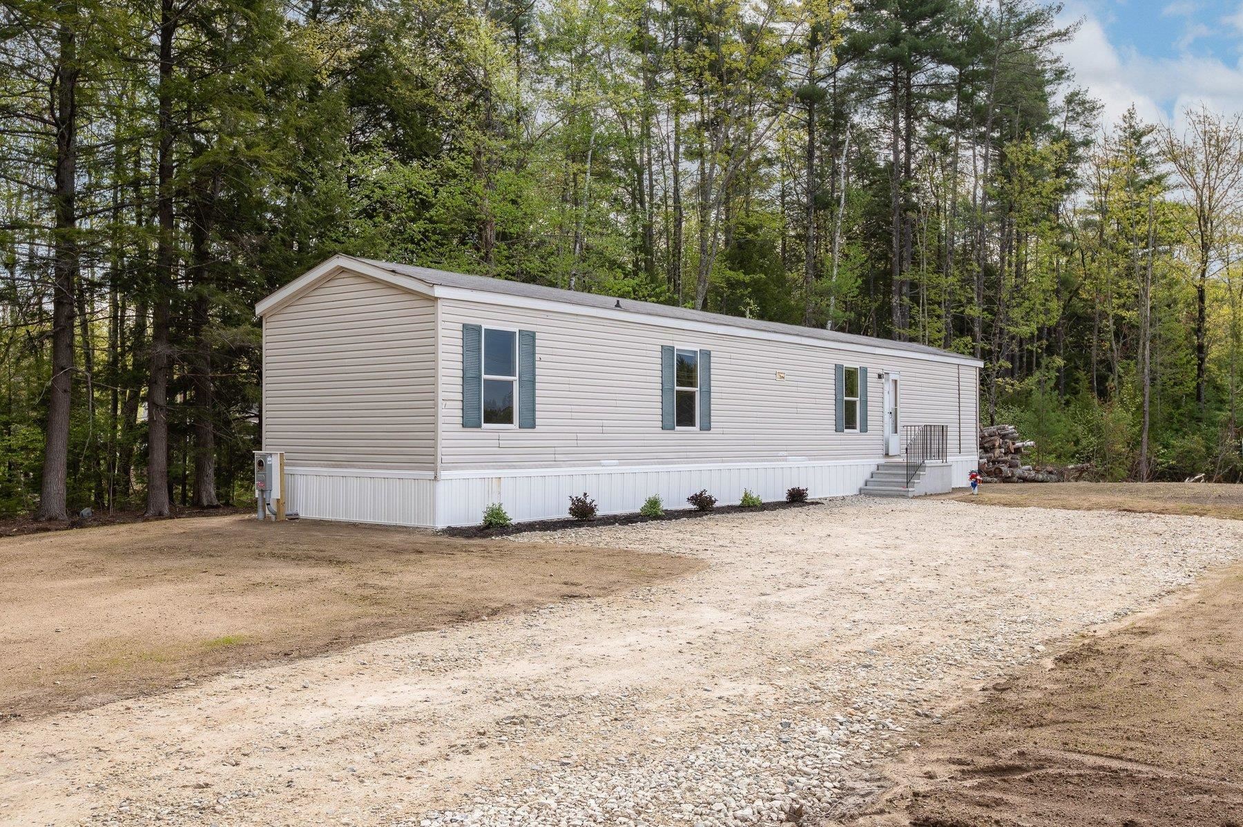 58 Shaw Dr, Rochester, NH 03868