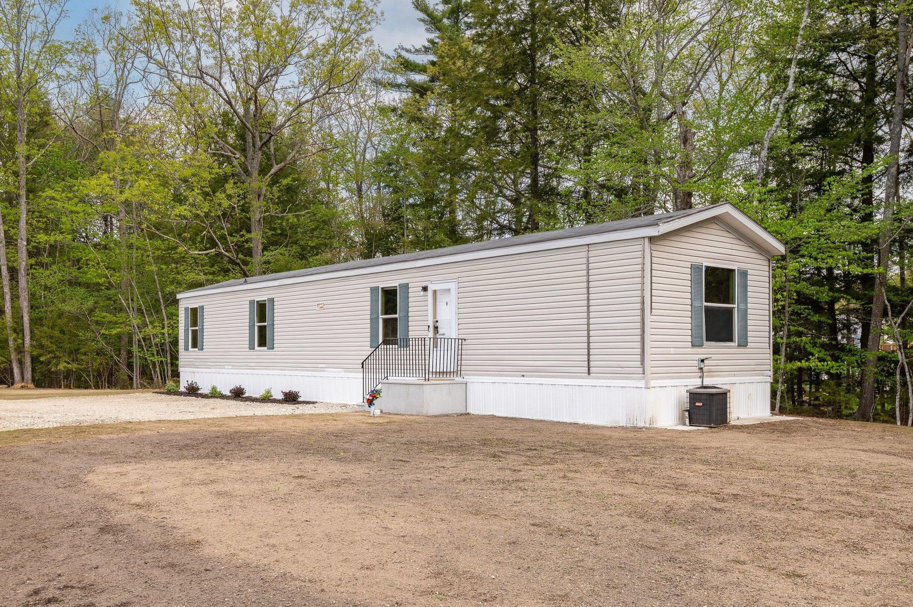 58 Shaw Dr, Rochester, NH 03868