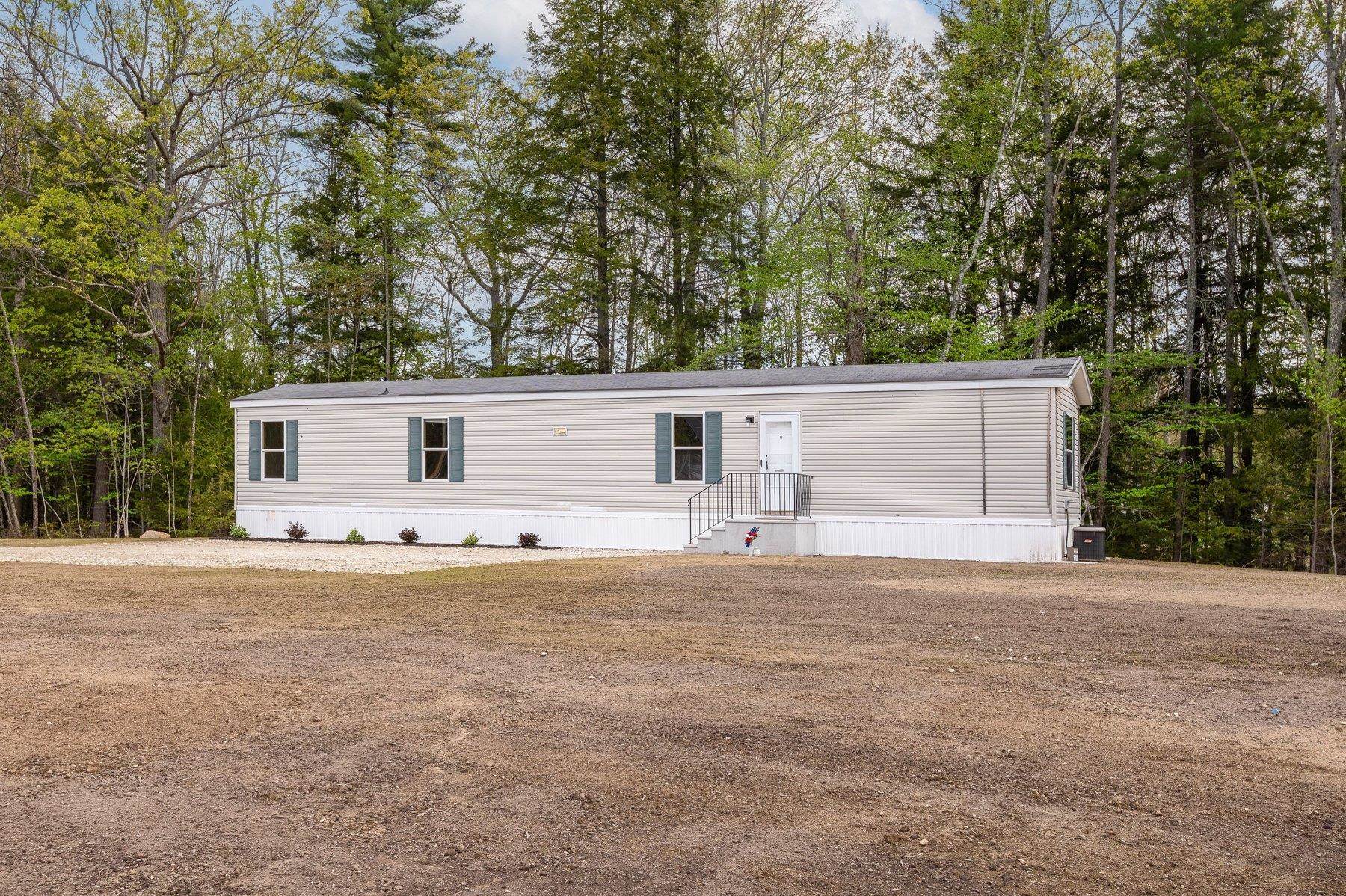 58 Shaw Dr, Rochester, NH 03868