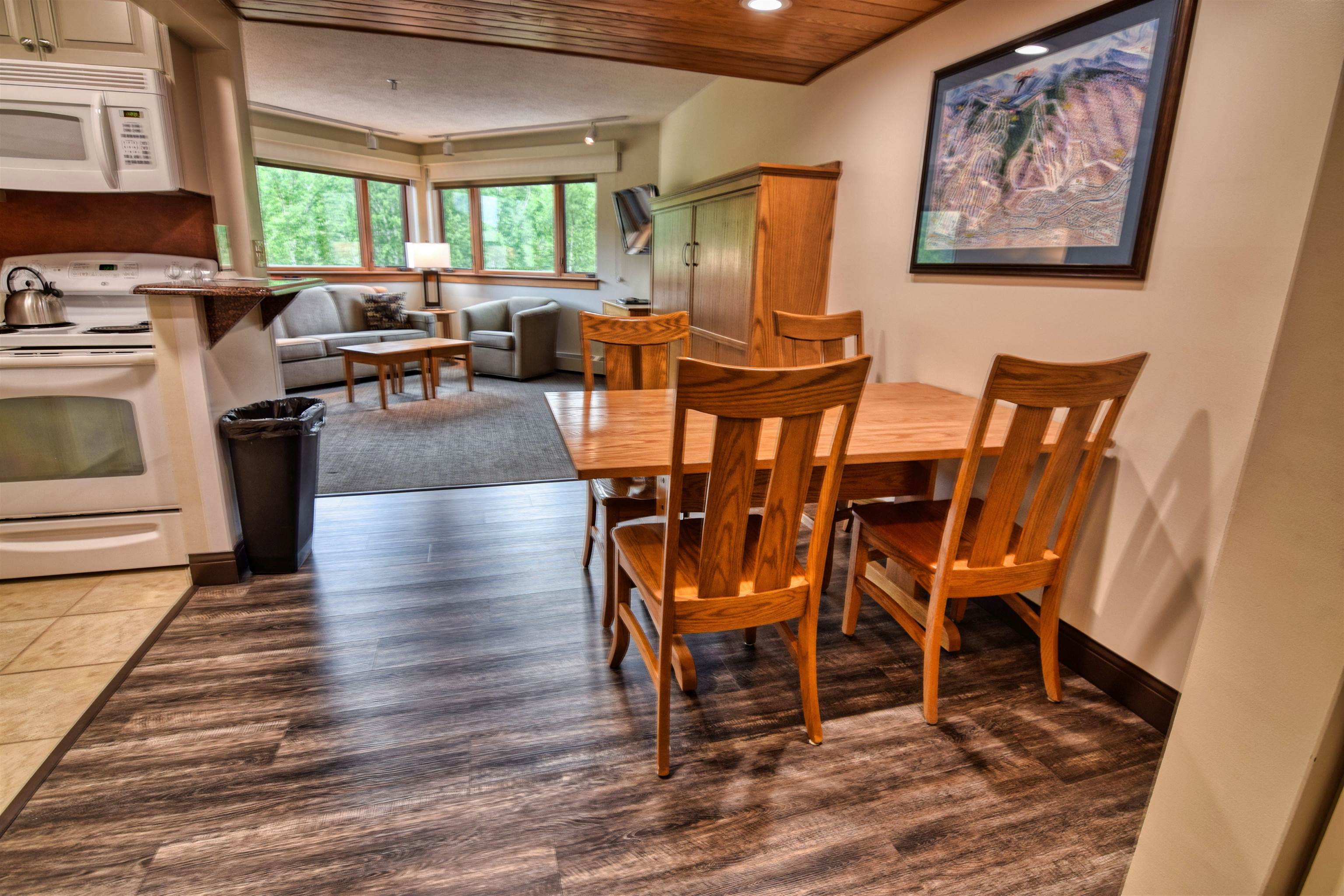 90 Loon Mountain Dr, Lincoln, NH 03251