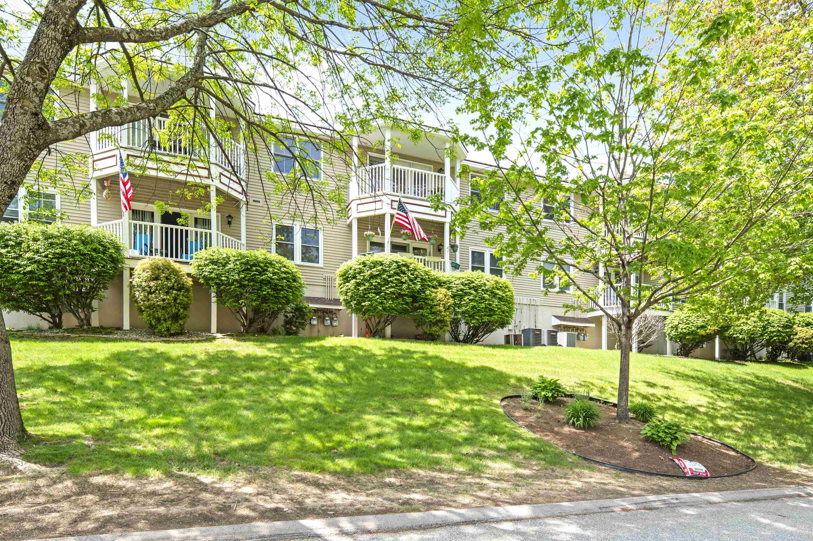 690 S Porter St, Manchester, NH 03103