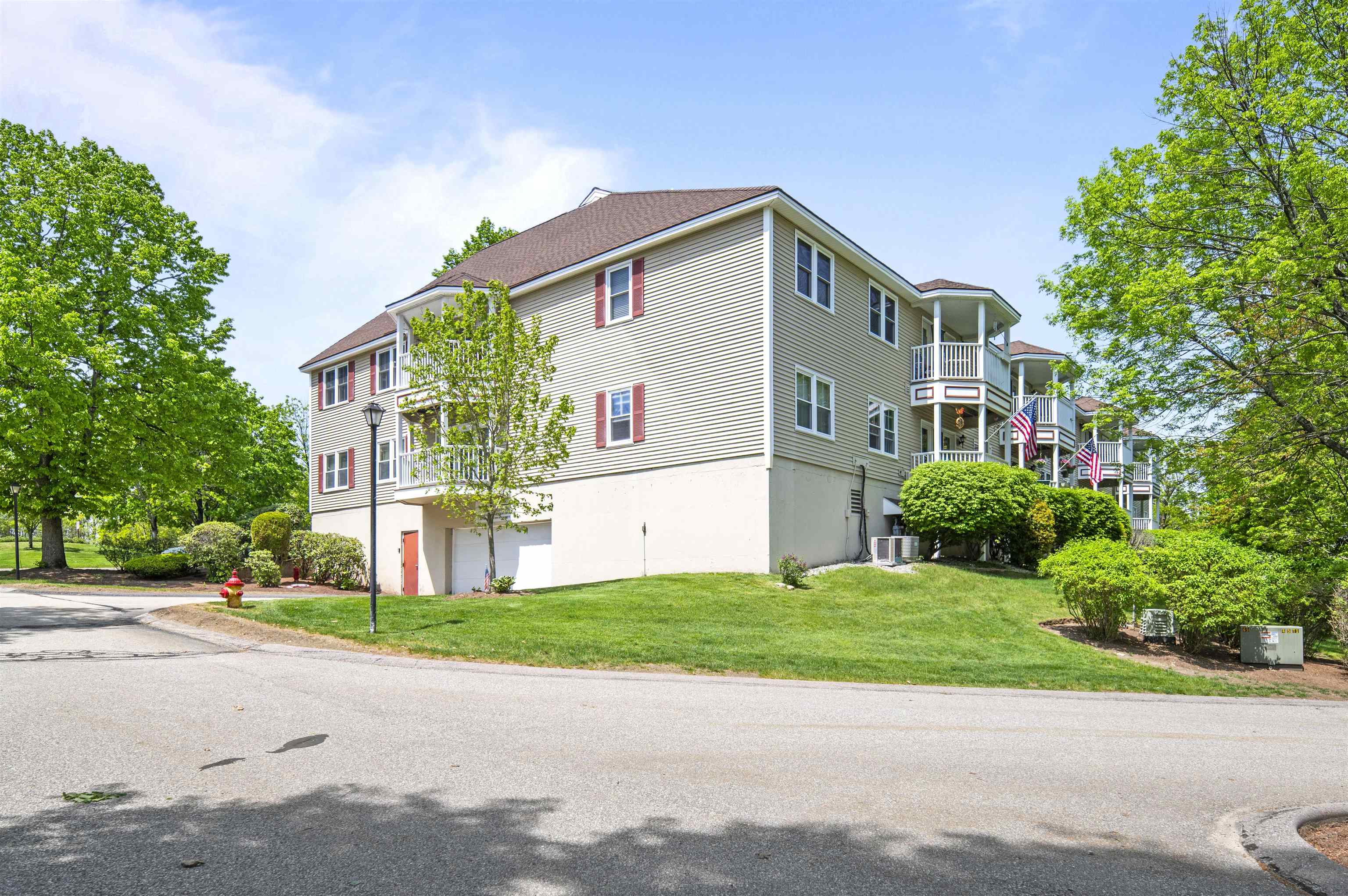 690 S Porter St, Manchester, NH 03103