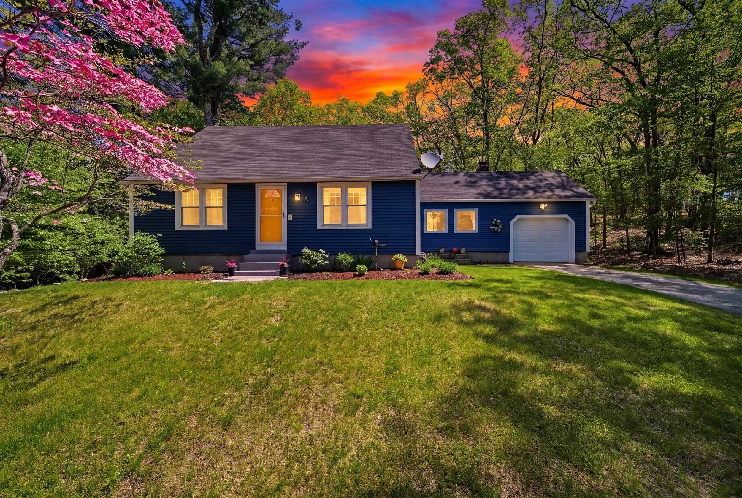 4 Tinker Rd, Merrimack, NH 03054