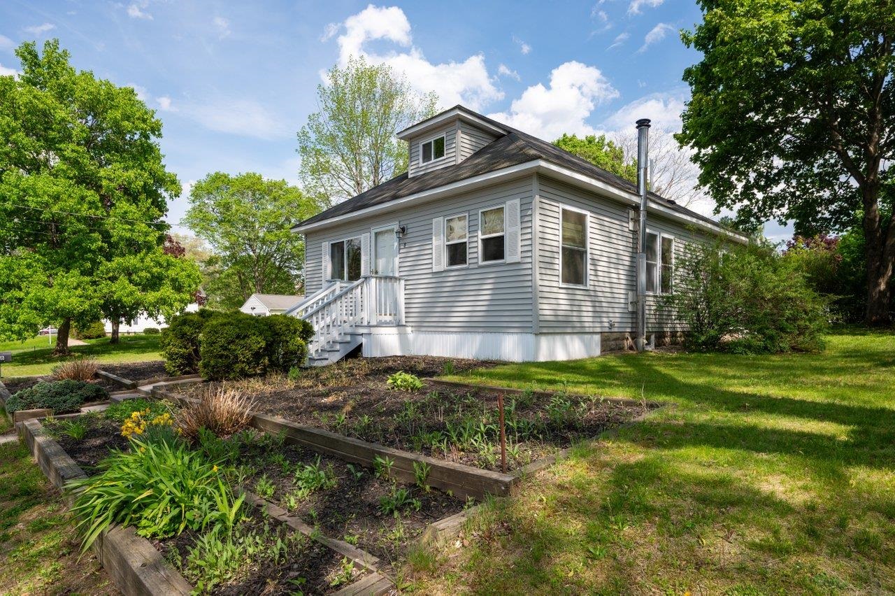 8 Harding St, Rochester, NH 03867