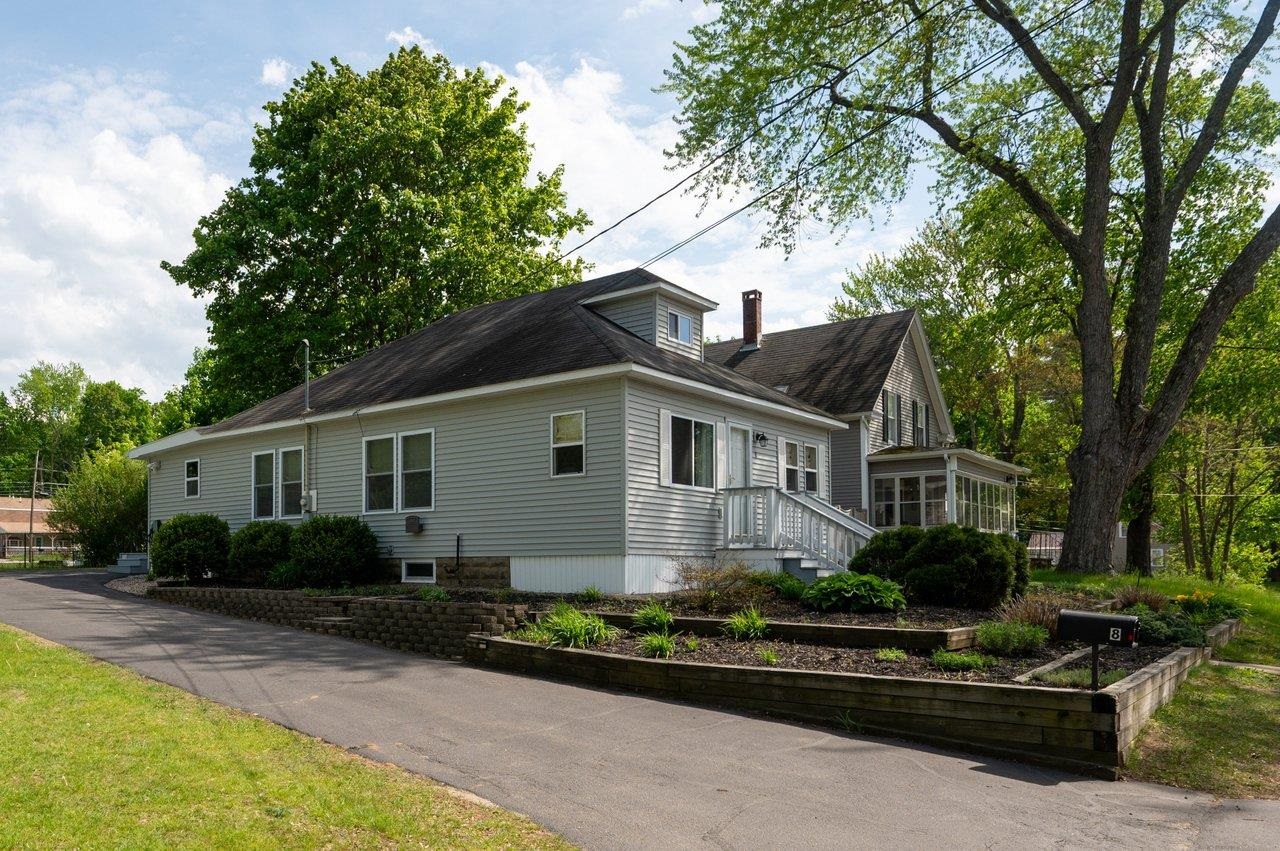 8 Harding St, Rochester, NH 03867