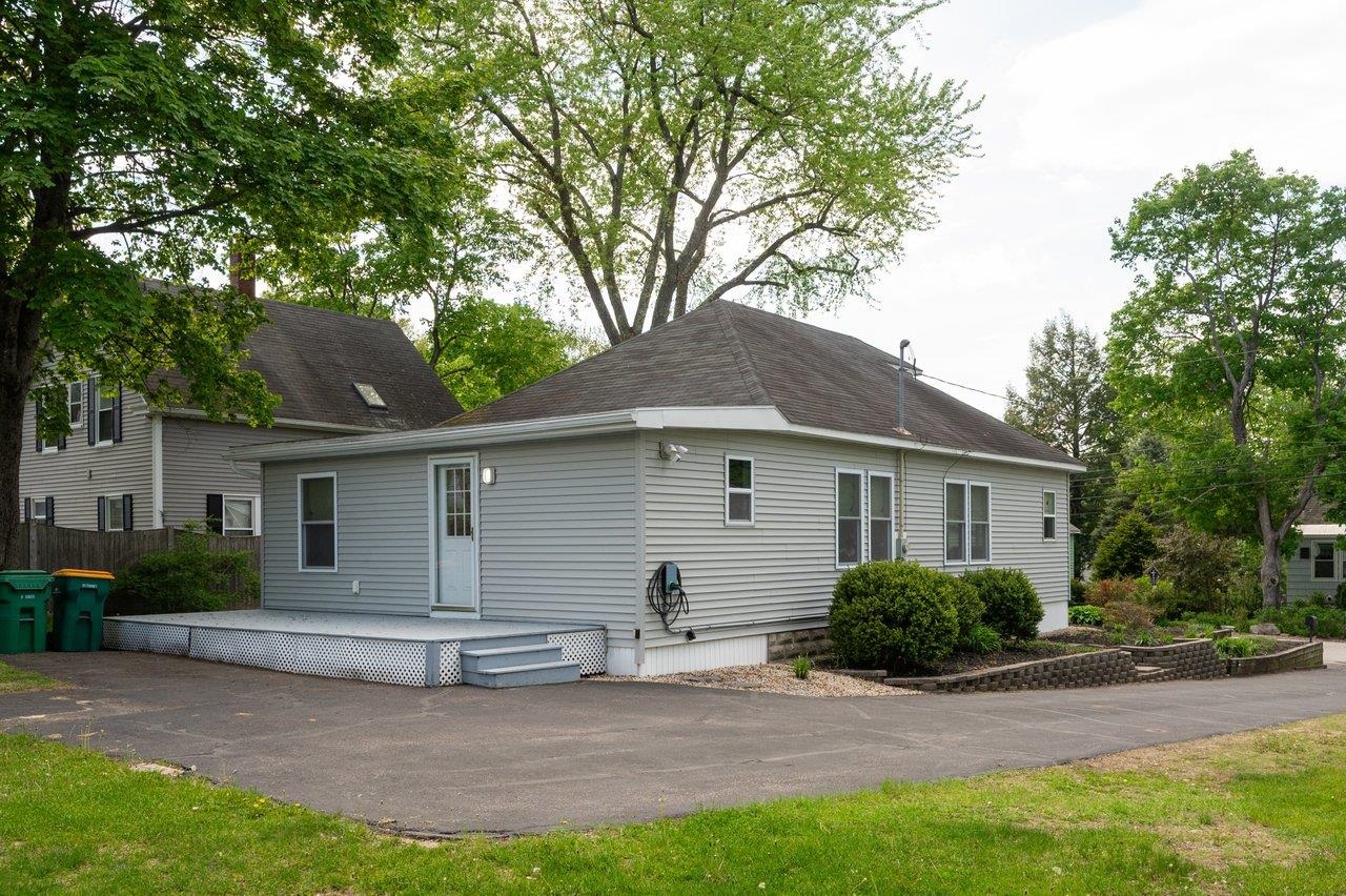 8 Harding St, Rochester, NH 03867
