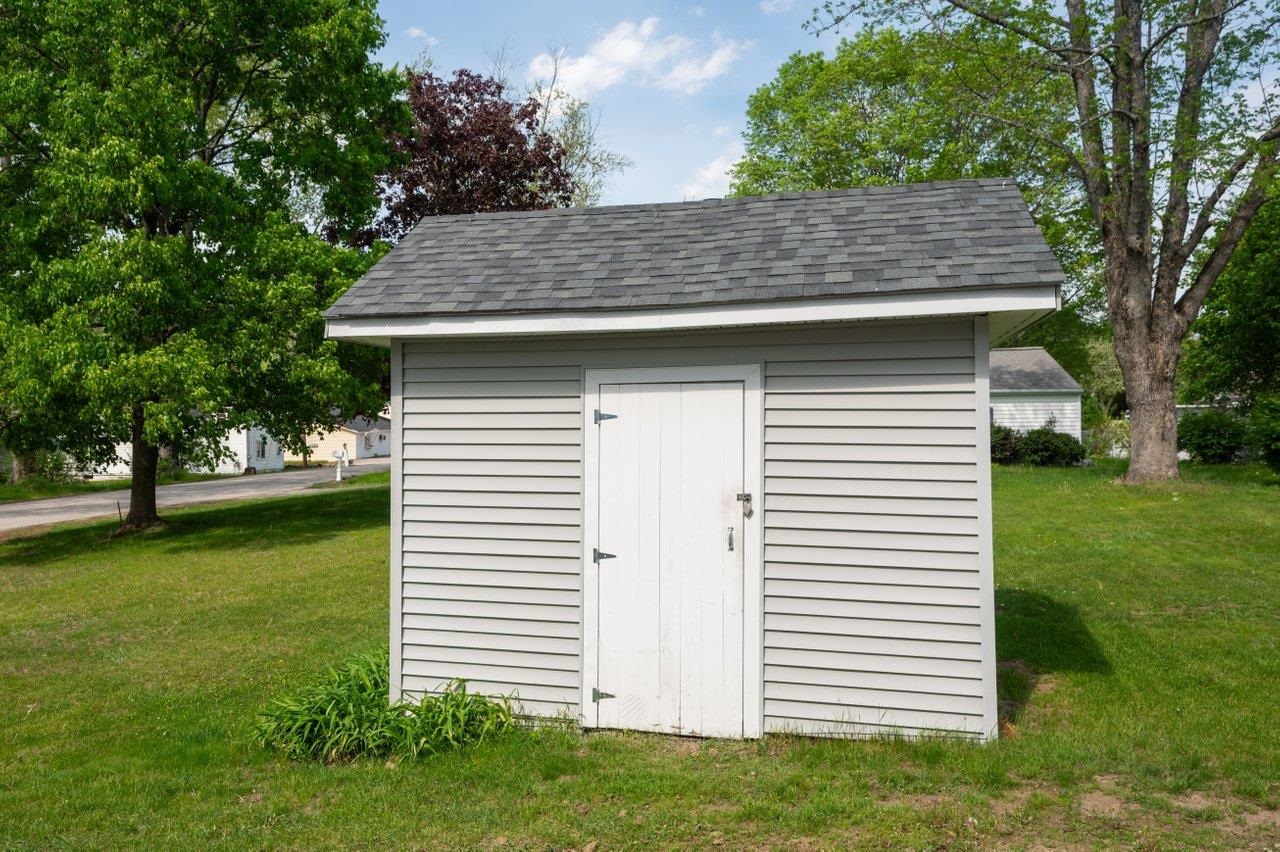 8 Harding St, Rochester, NH 03867