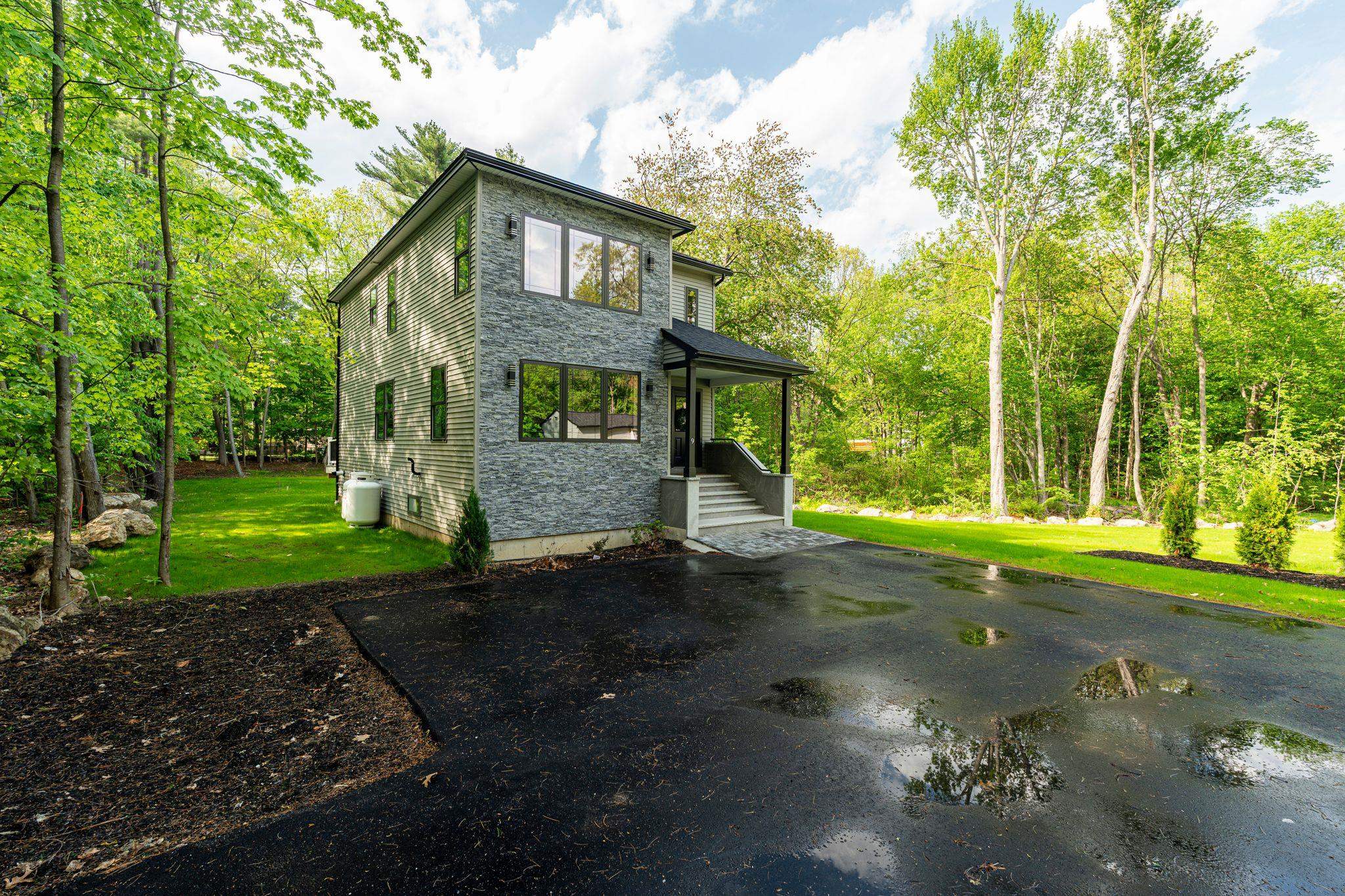 9 Trues Pw, Sandown, NH 03873
