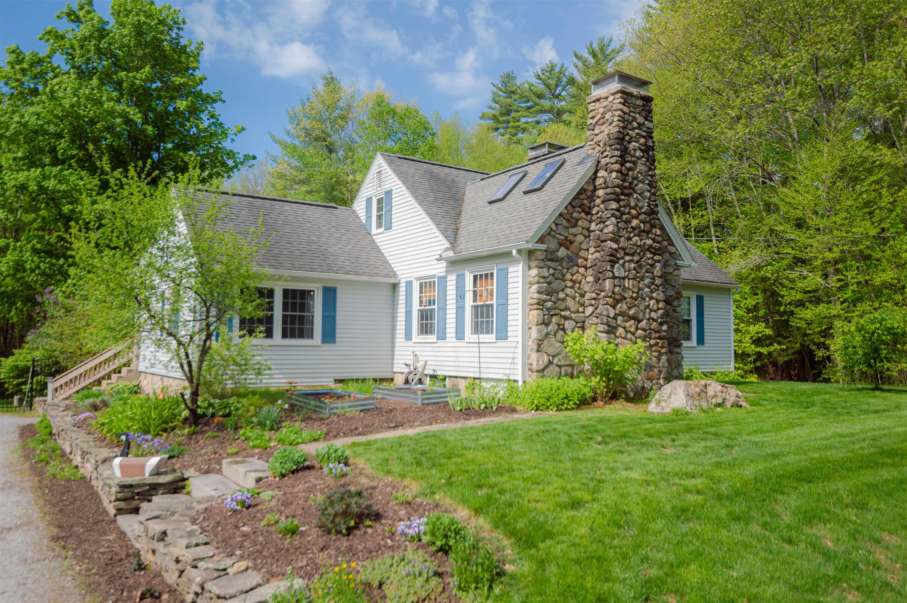 1038 Farrington Corner Rd, Hopkinton, NH 03229
