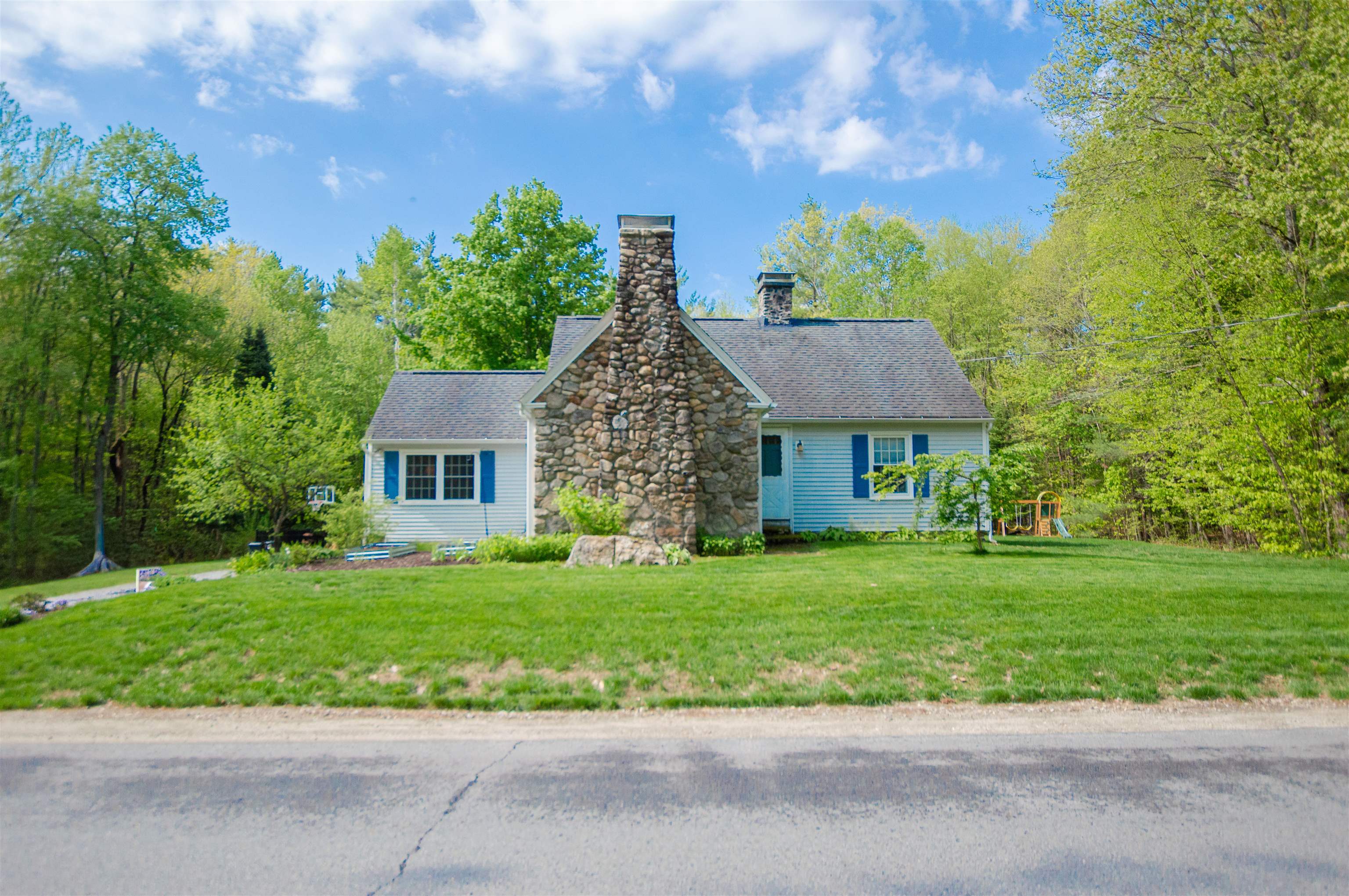1038 Farrington Corner Rd, Hopkinton, NH 03229