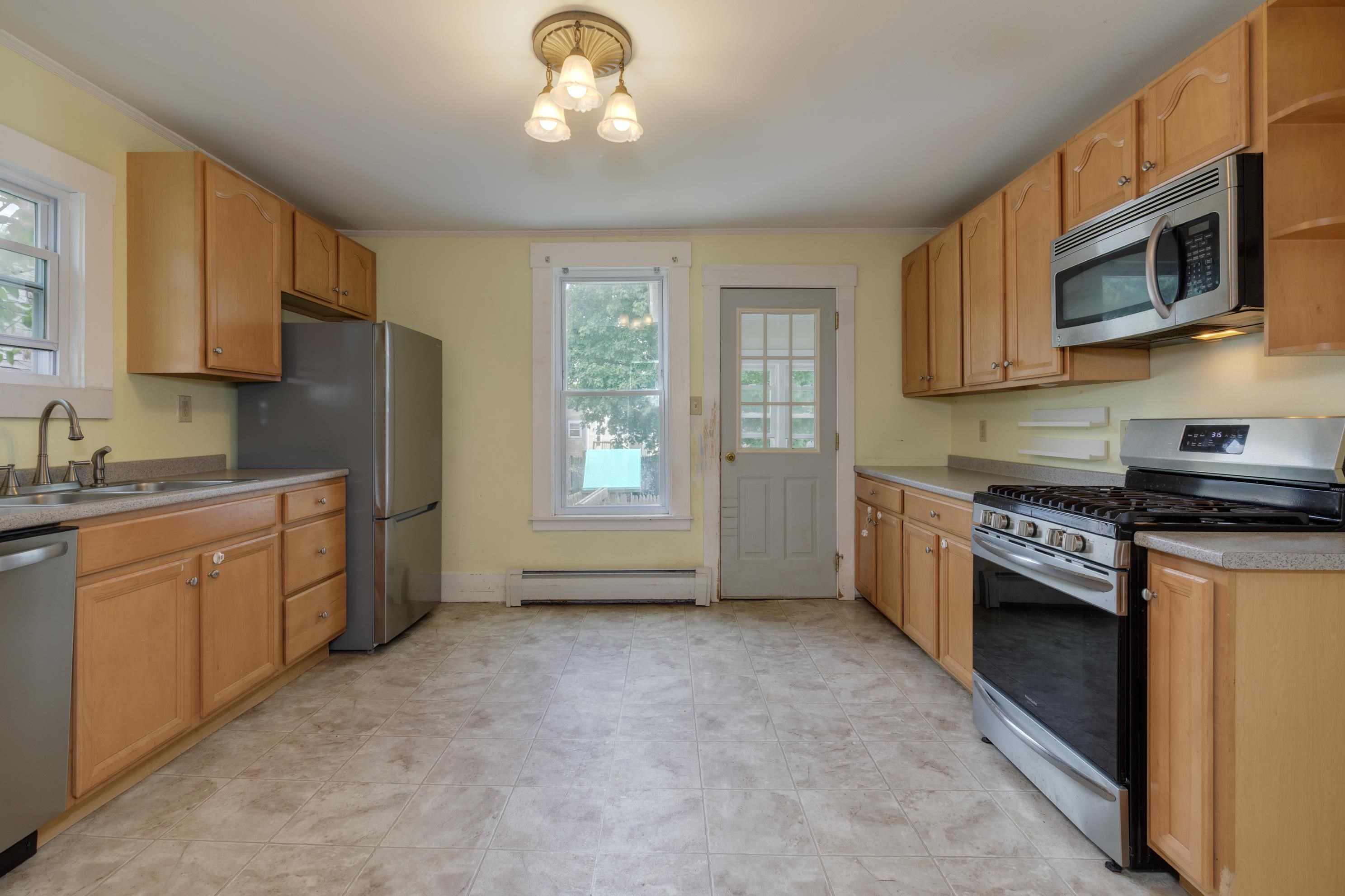 51 Laurel St, Concord, NH 03301