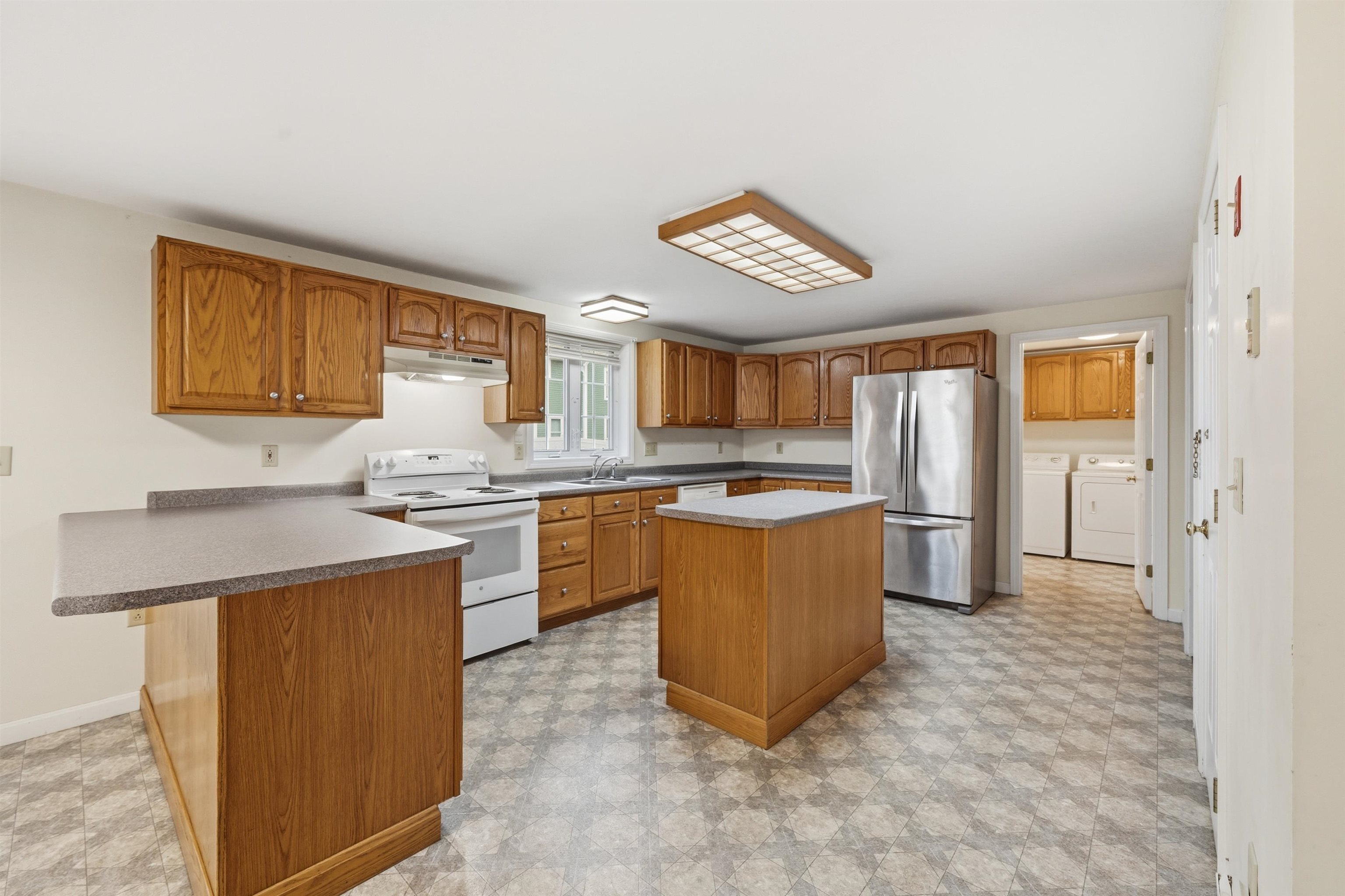 27 Clinton St, Concord, NH 03301