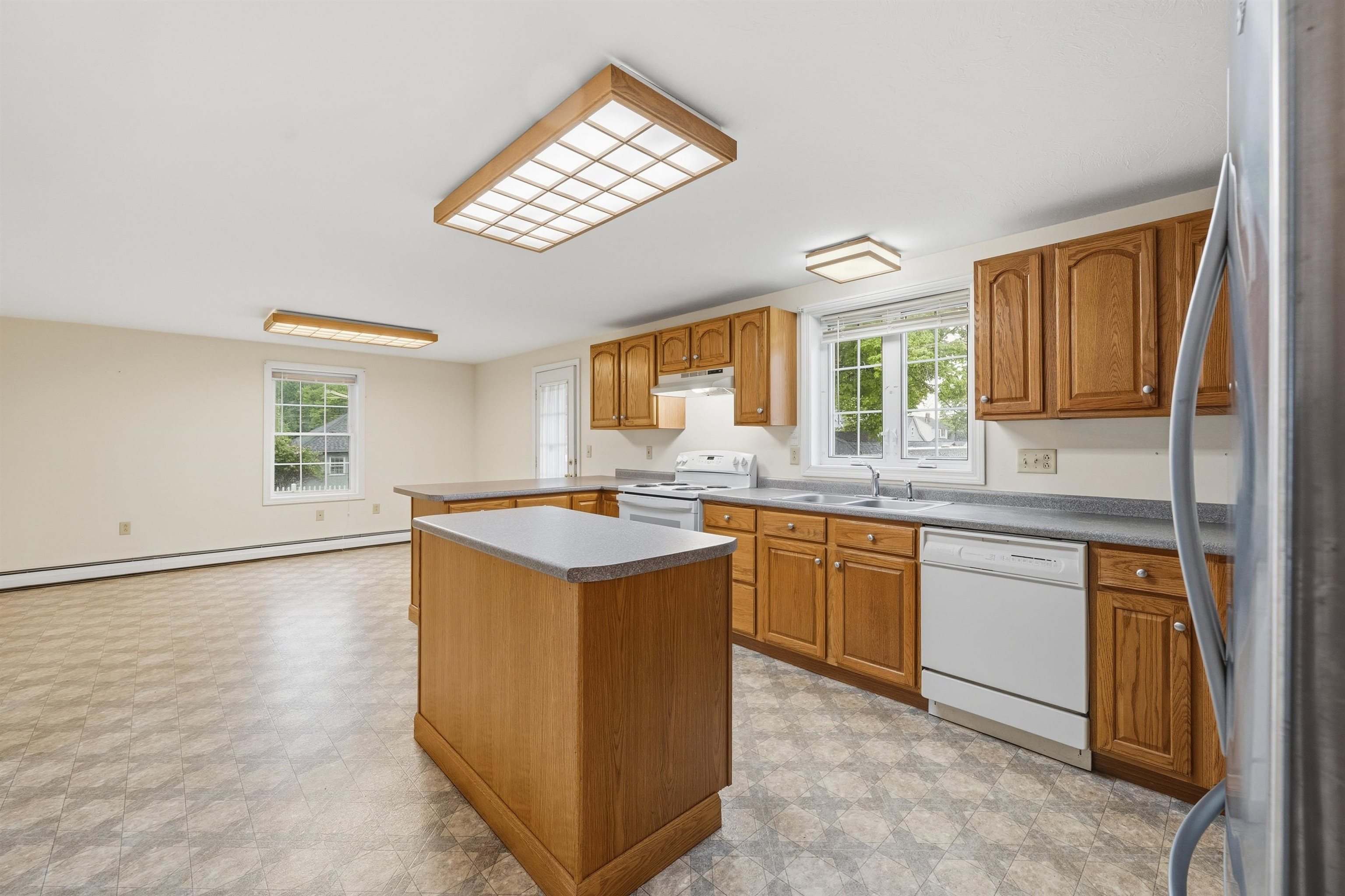 27 Clinton St, Concord, NH 03301