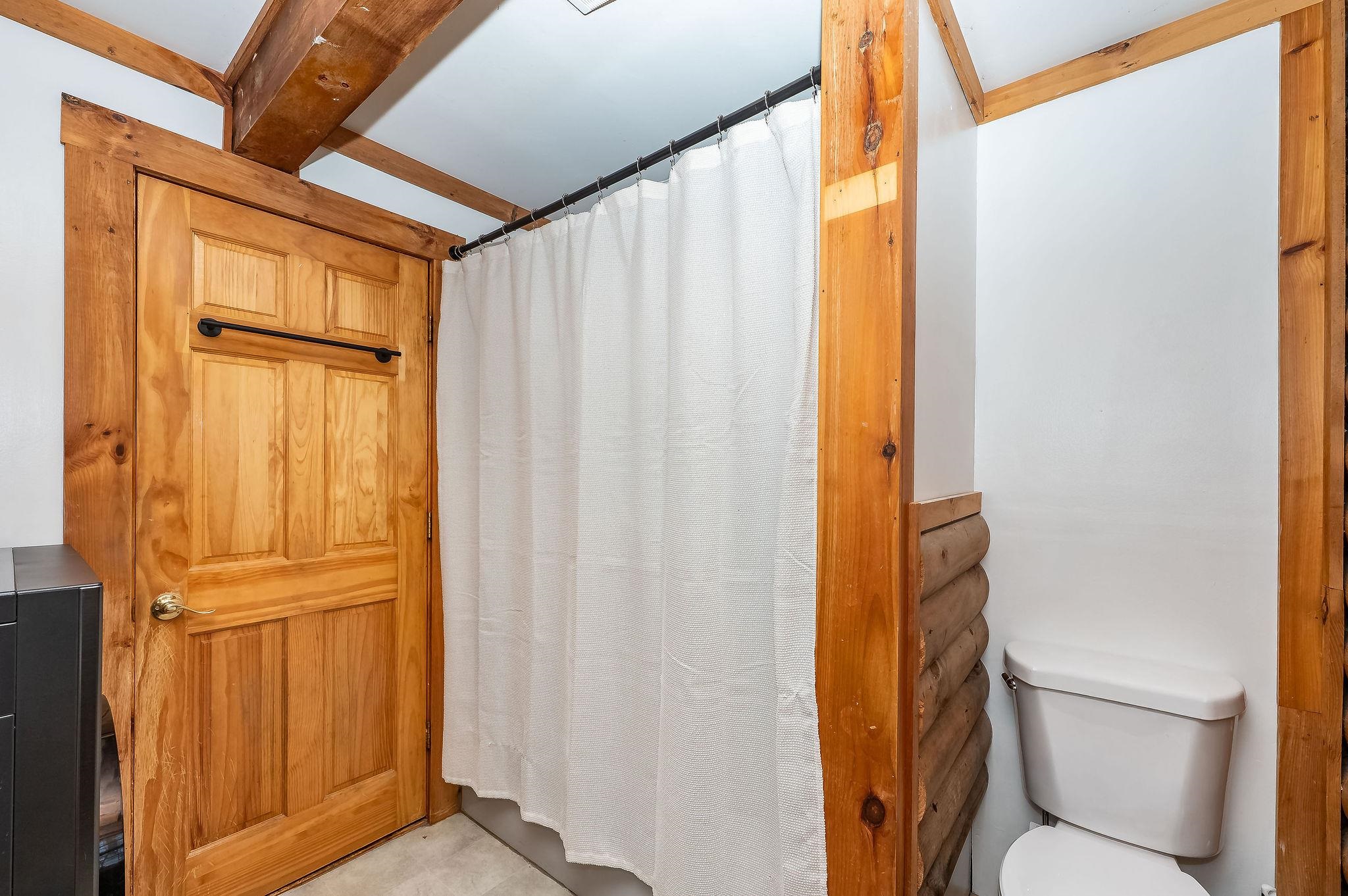 102 Evergreen Valley Rd, Milton, NH 03851