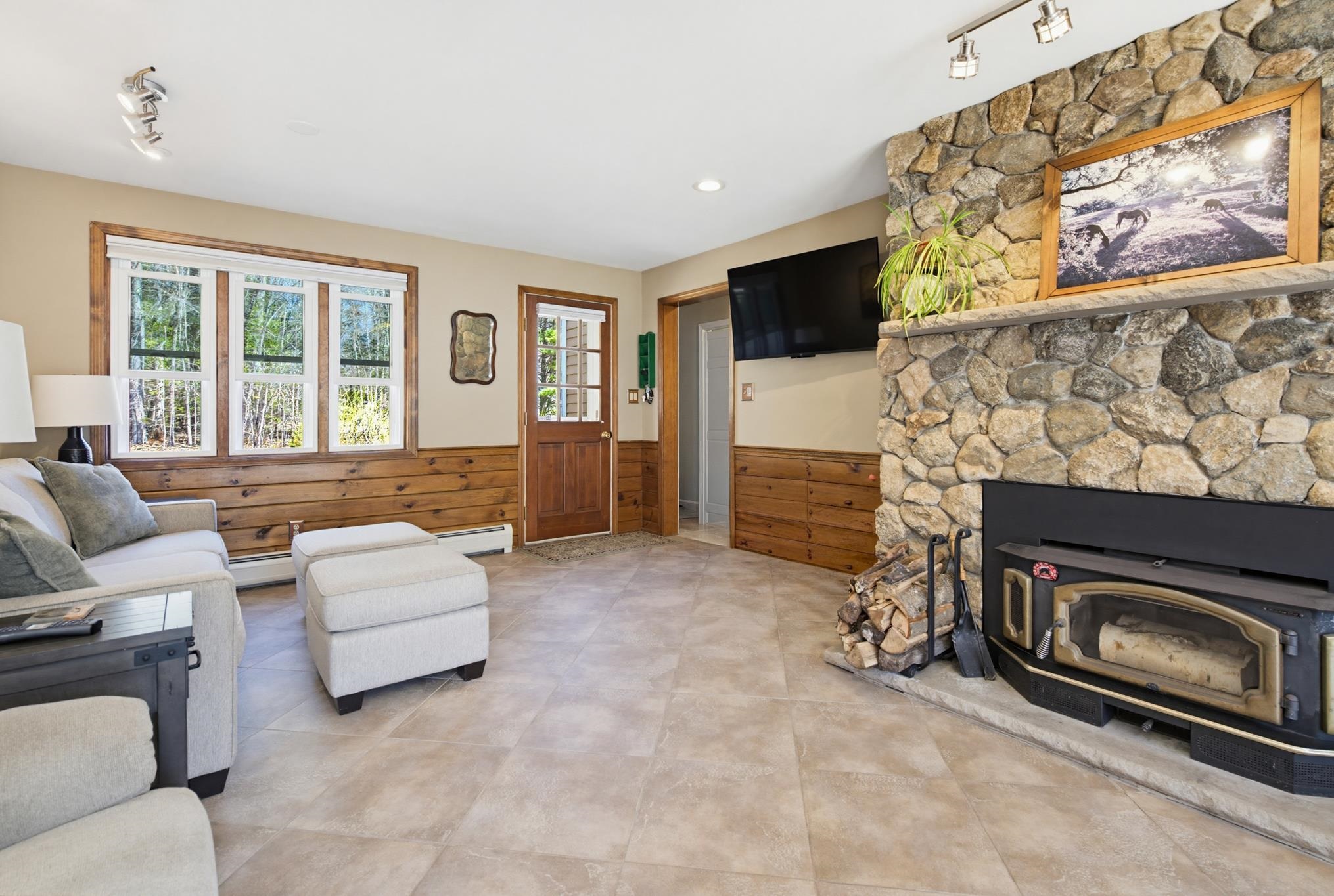 17 Dudley Rd, Brentwood, NH 03833