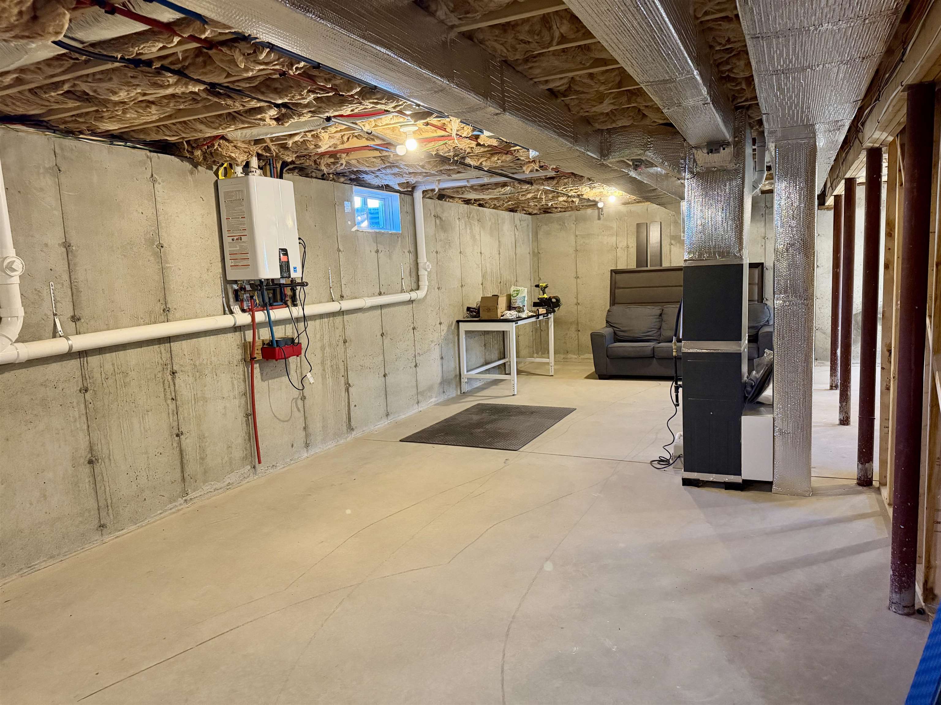 Huge full basement w/high ceilings!
