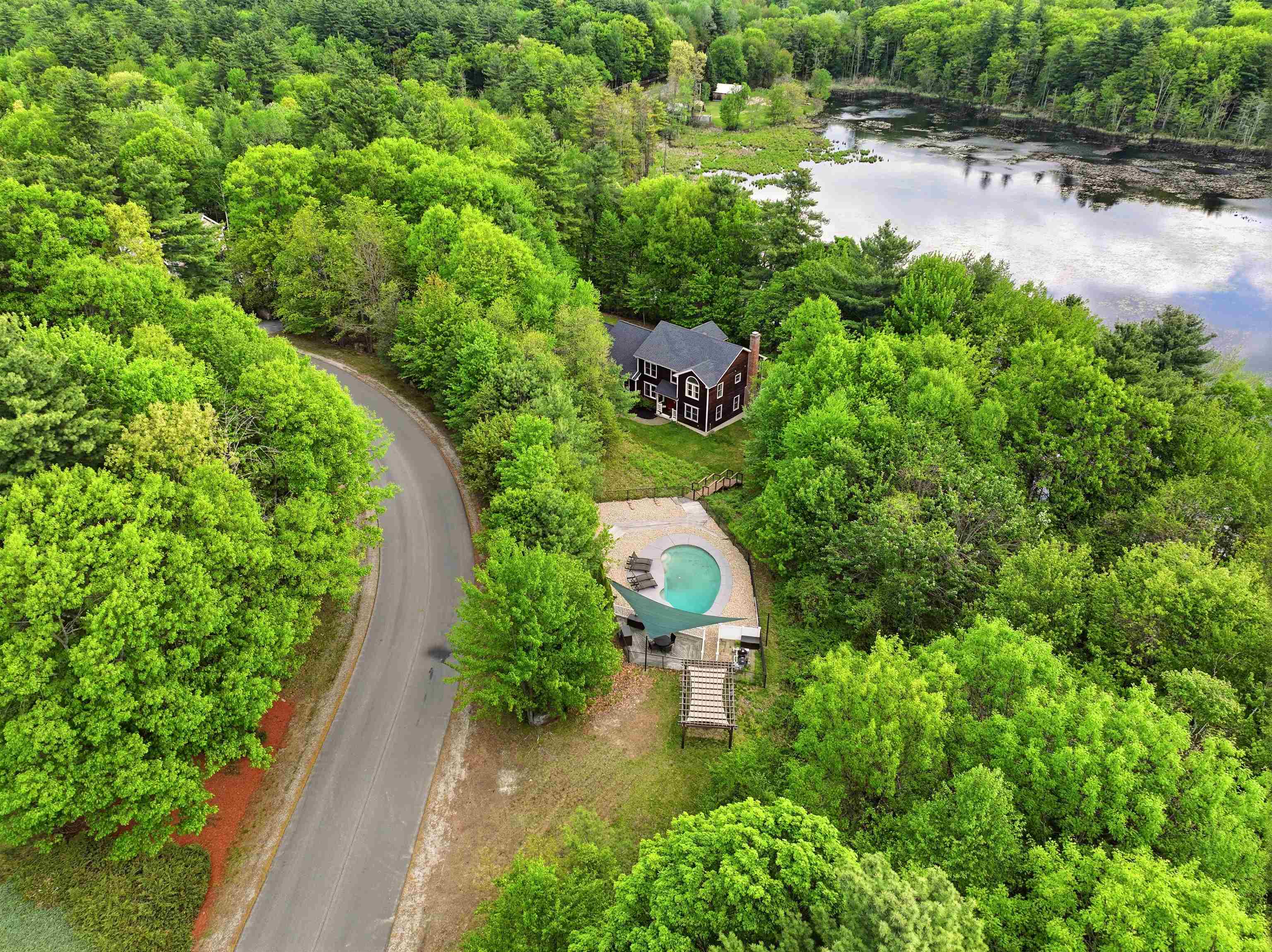 10 Ellison Dr, Bedford, NH 03110