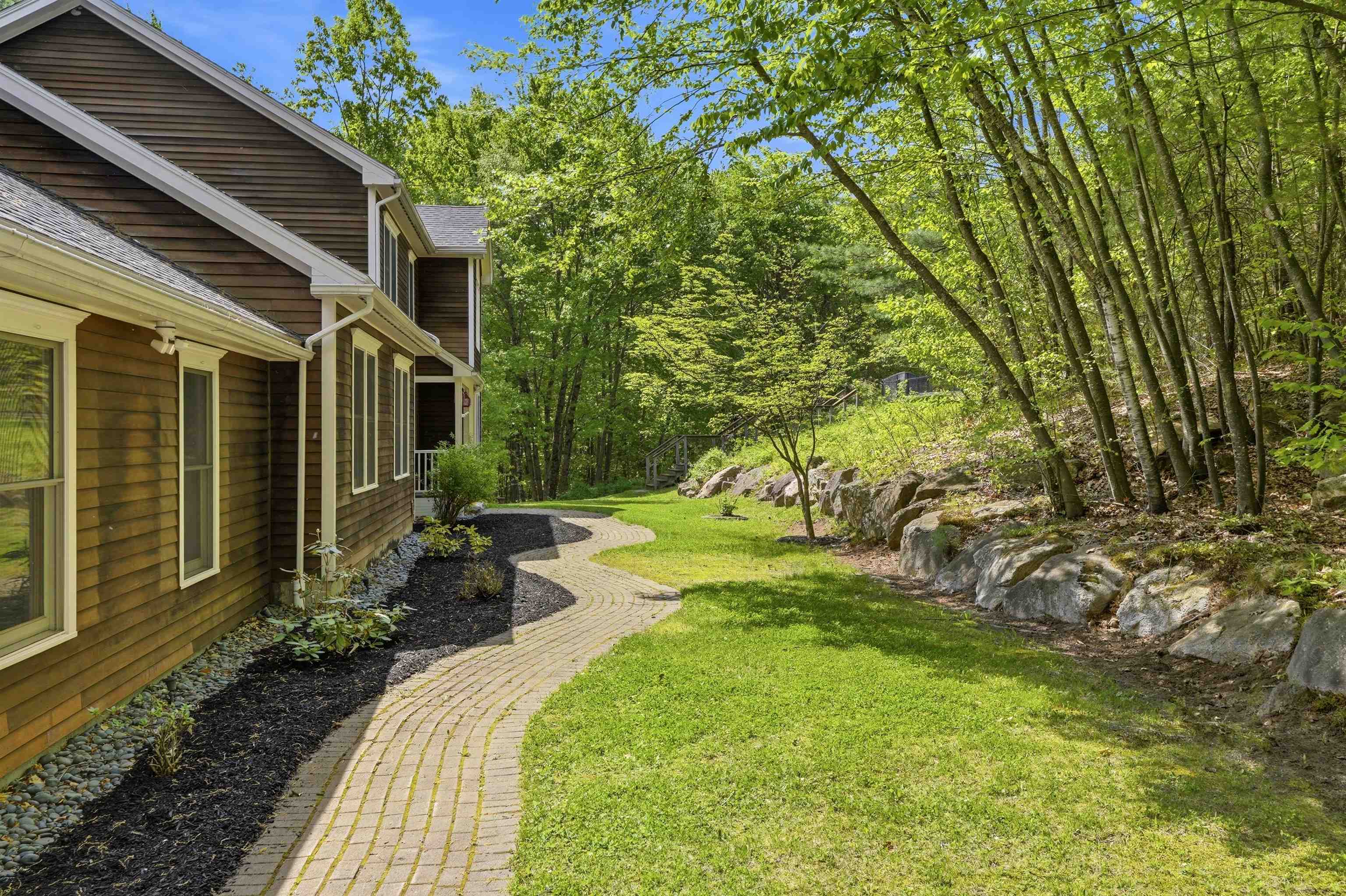10 Ellison Dr, Bedford, NH 03110