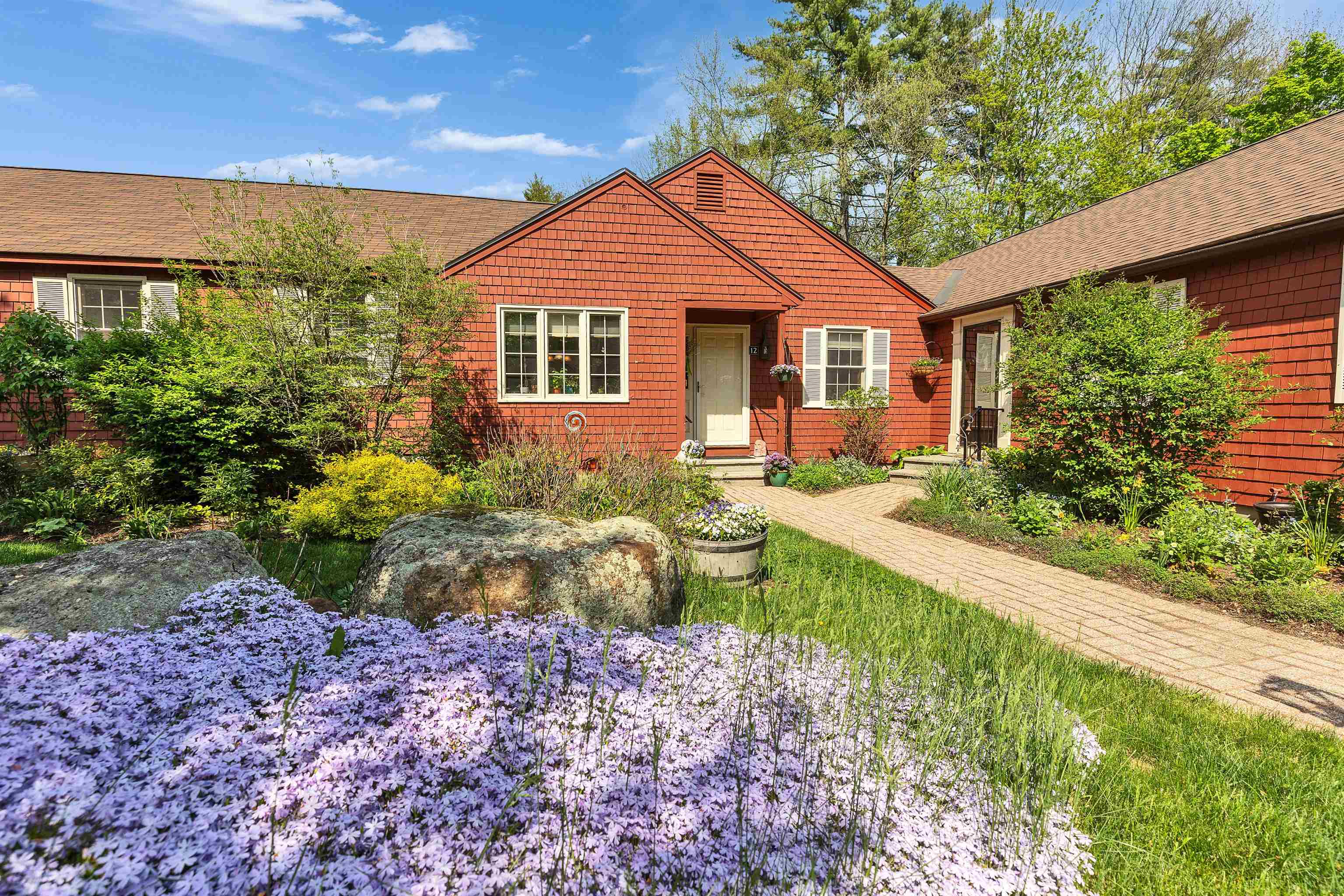 12 Colonial Sq, Peterborough, NH 03458