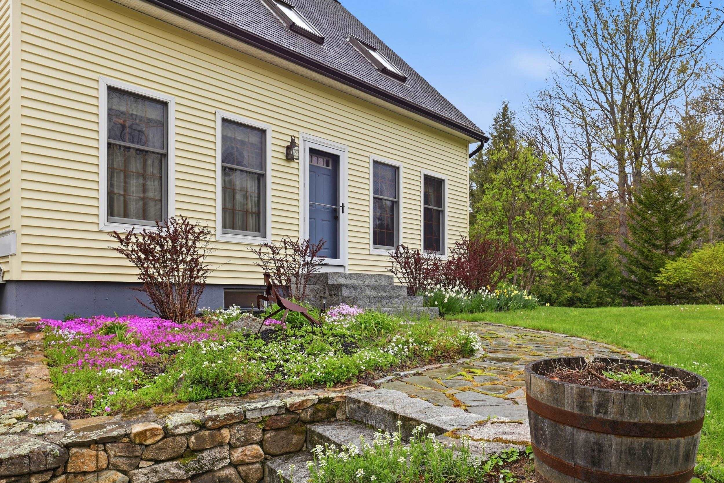 35 Turnpike Rd, Sharon, NH 03458