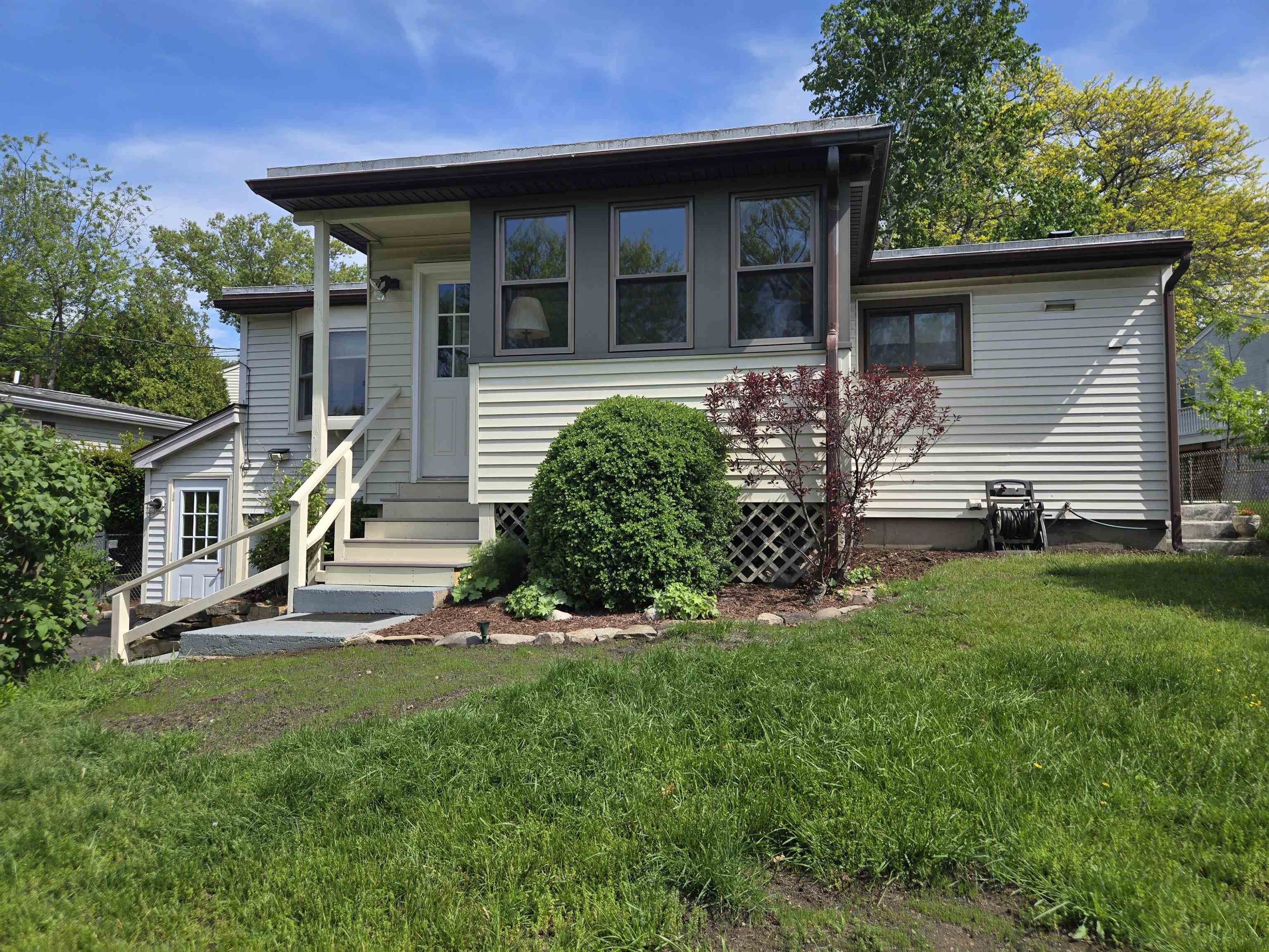 776 Bridge St, Manchester, NH 03104-5449